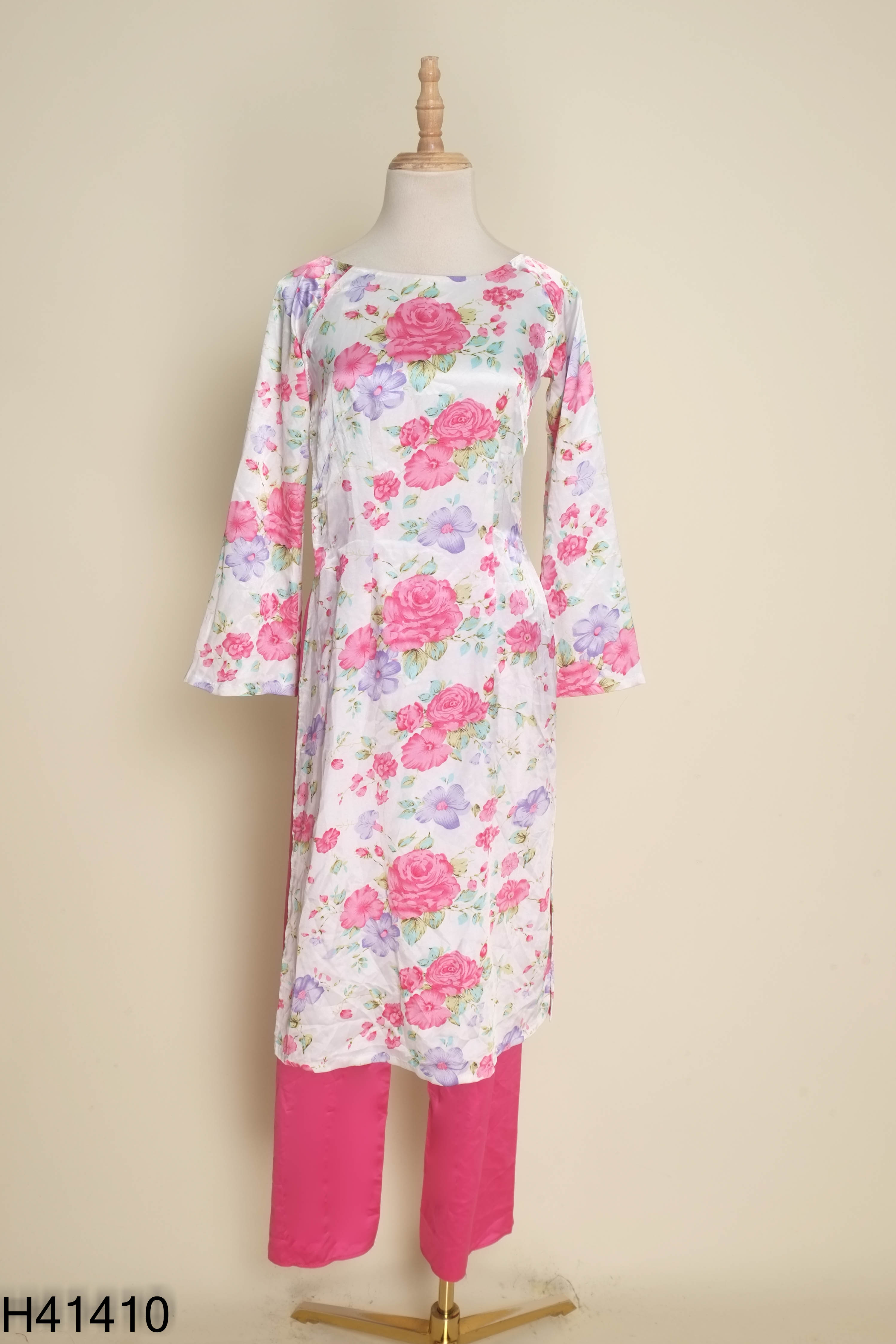 Set áo dài trắng hoa + quần lụa hồng
