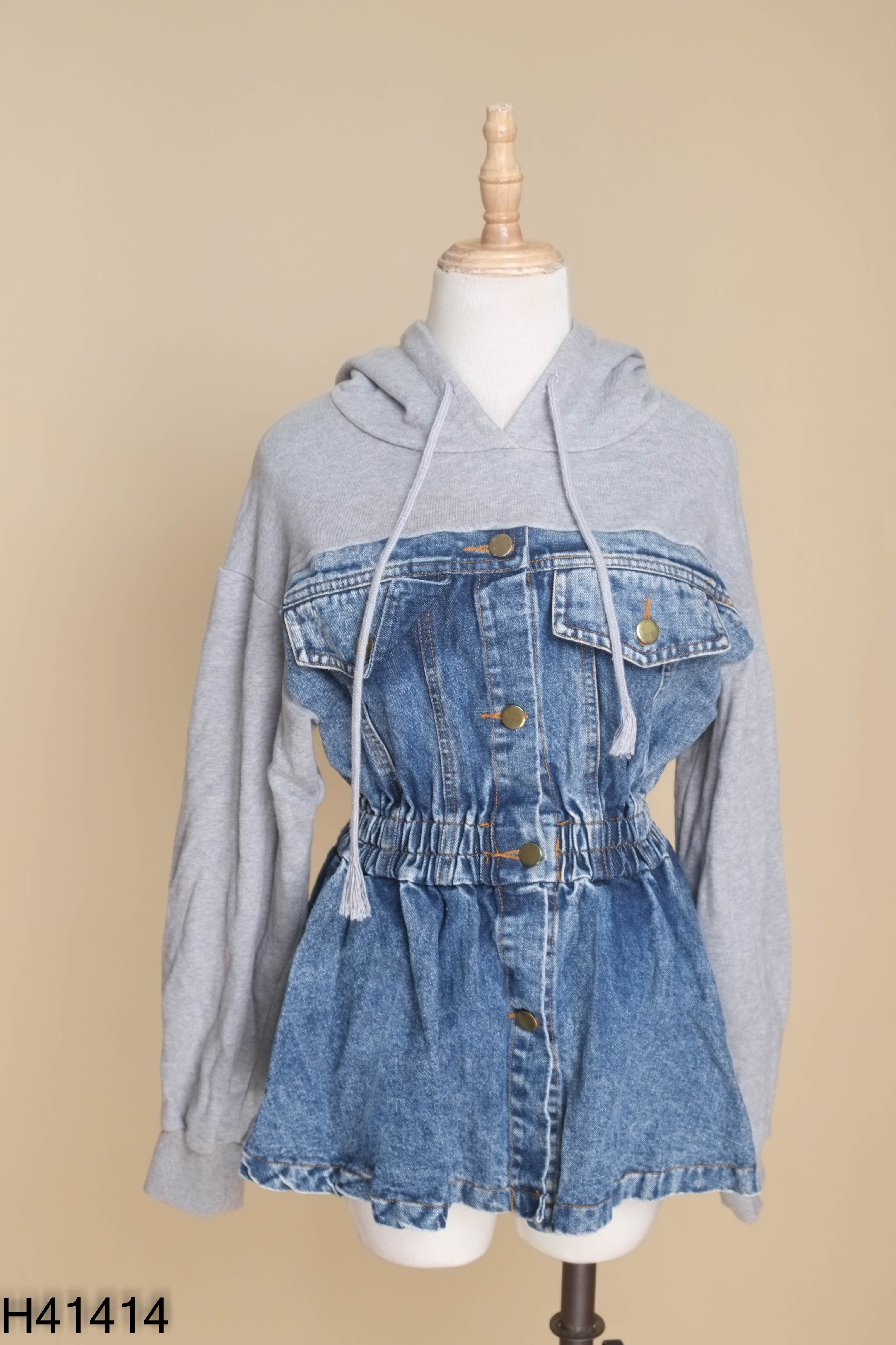 Áo khoác jeans có mũ nỉ