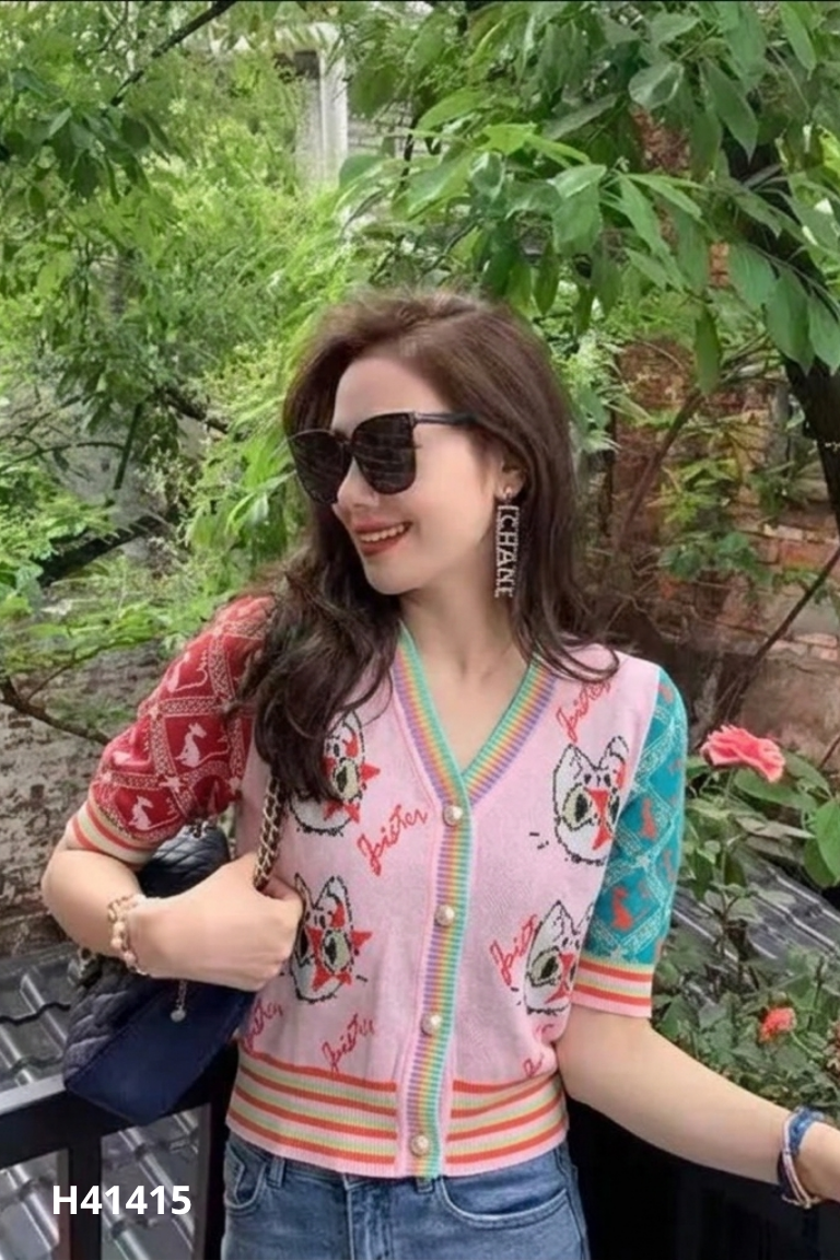 Áo len hồng họa tiết