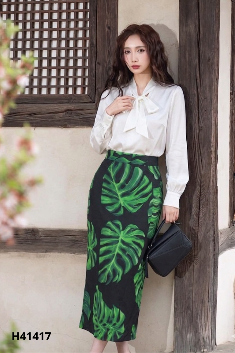 Set áo lụa be + chân váy voan đen họa tiết