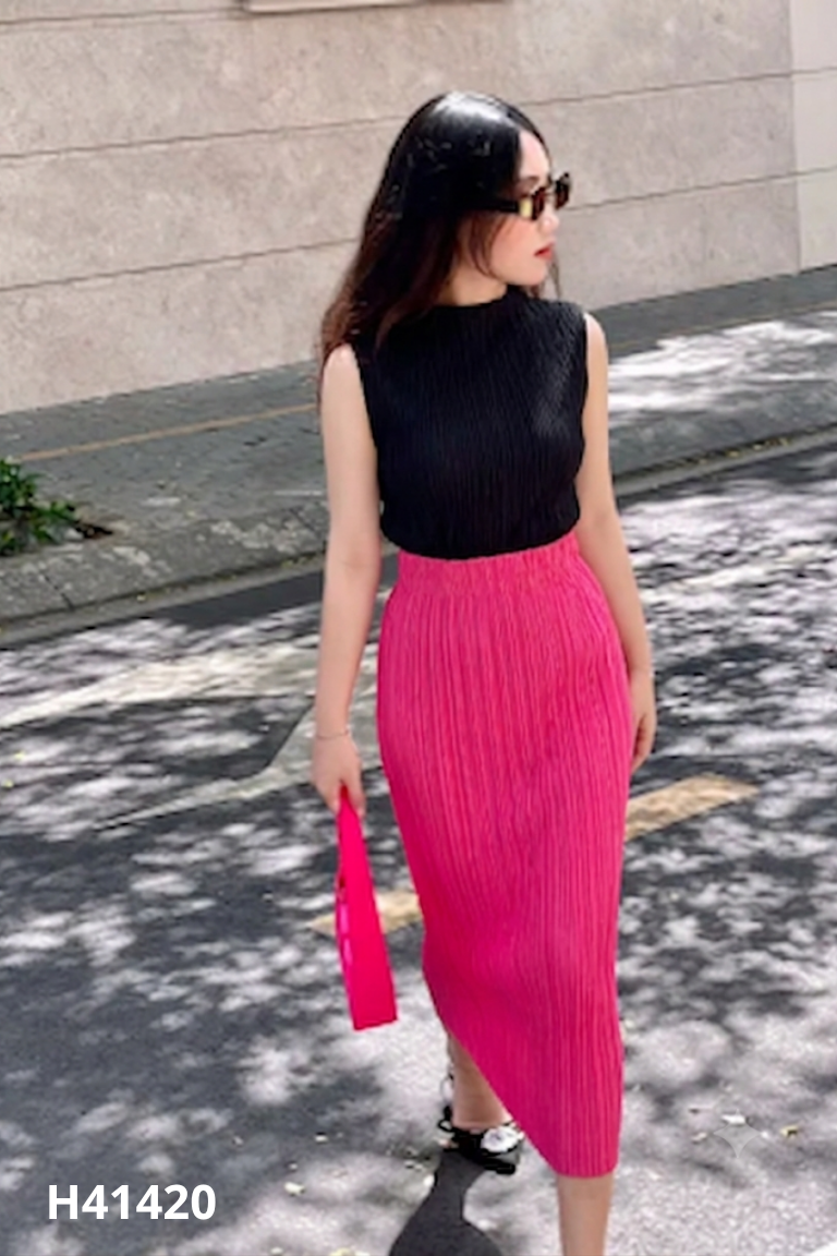 Set áo đen + chân váy hồng sen