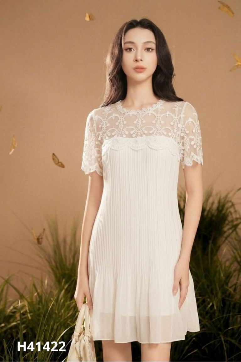 Váy lưới trắng xếp li