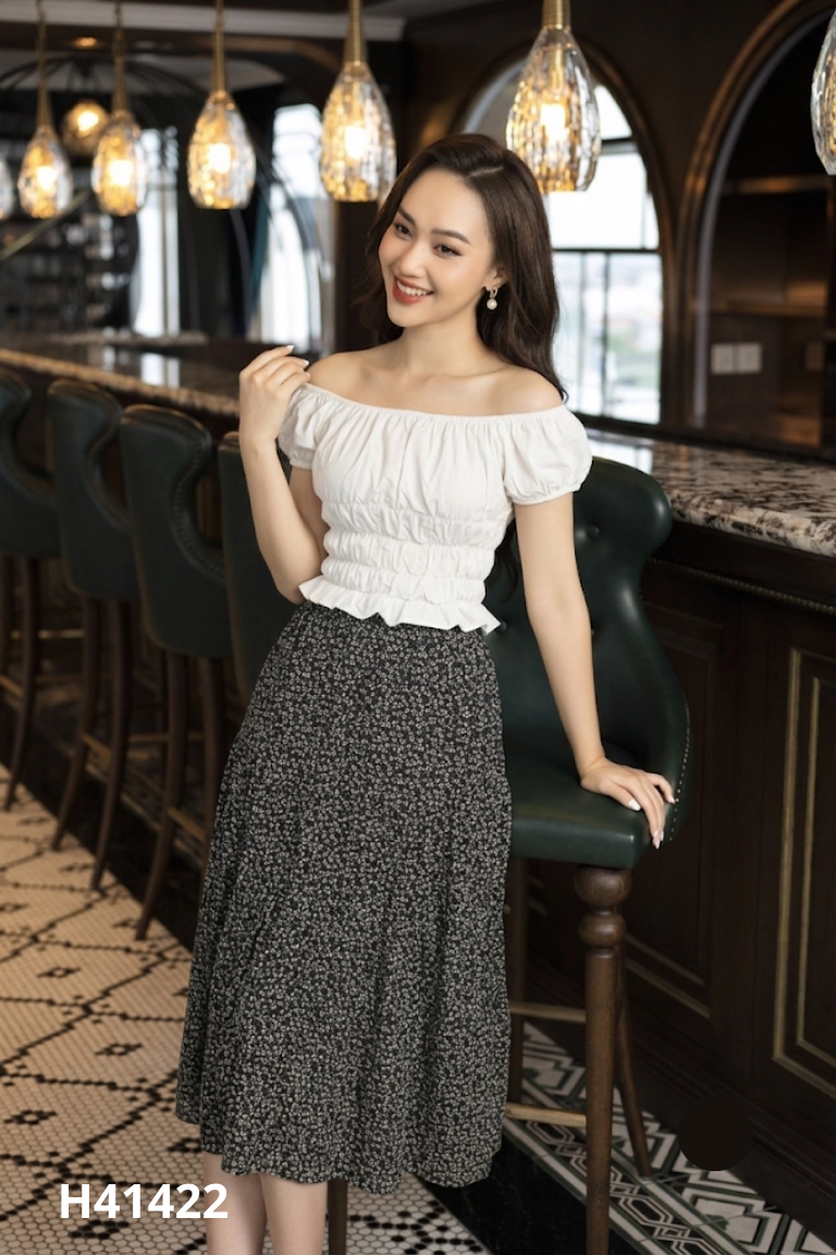 Set trắng nhún+váy hoa nhí