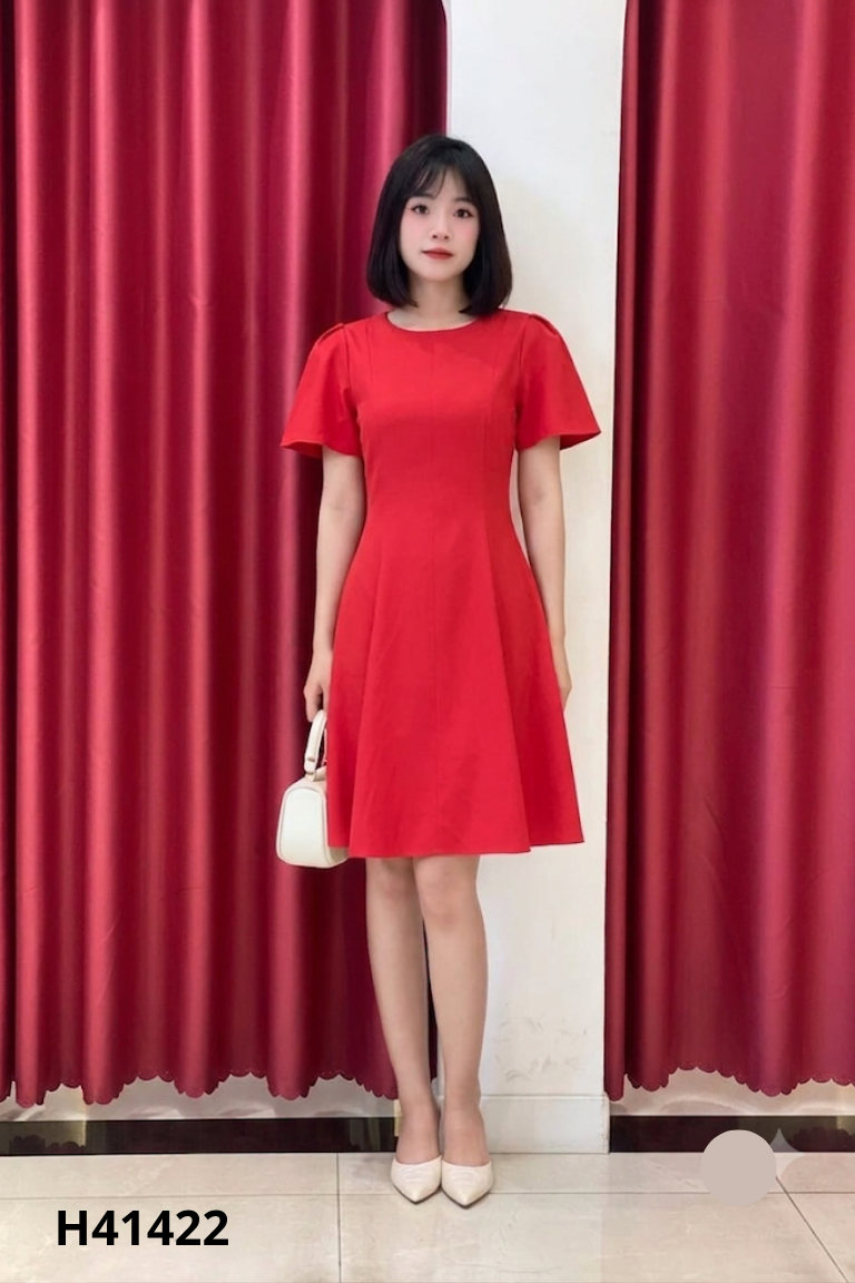 Váy đỏ trơn cổ tròn