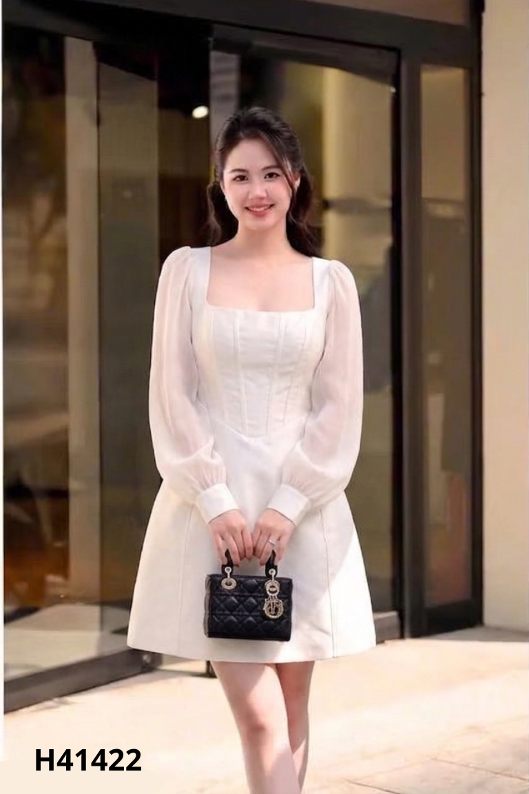 Váy be cổ vuông tay voan