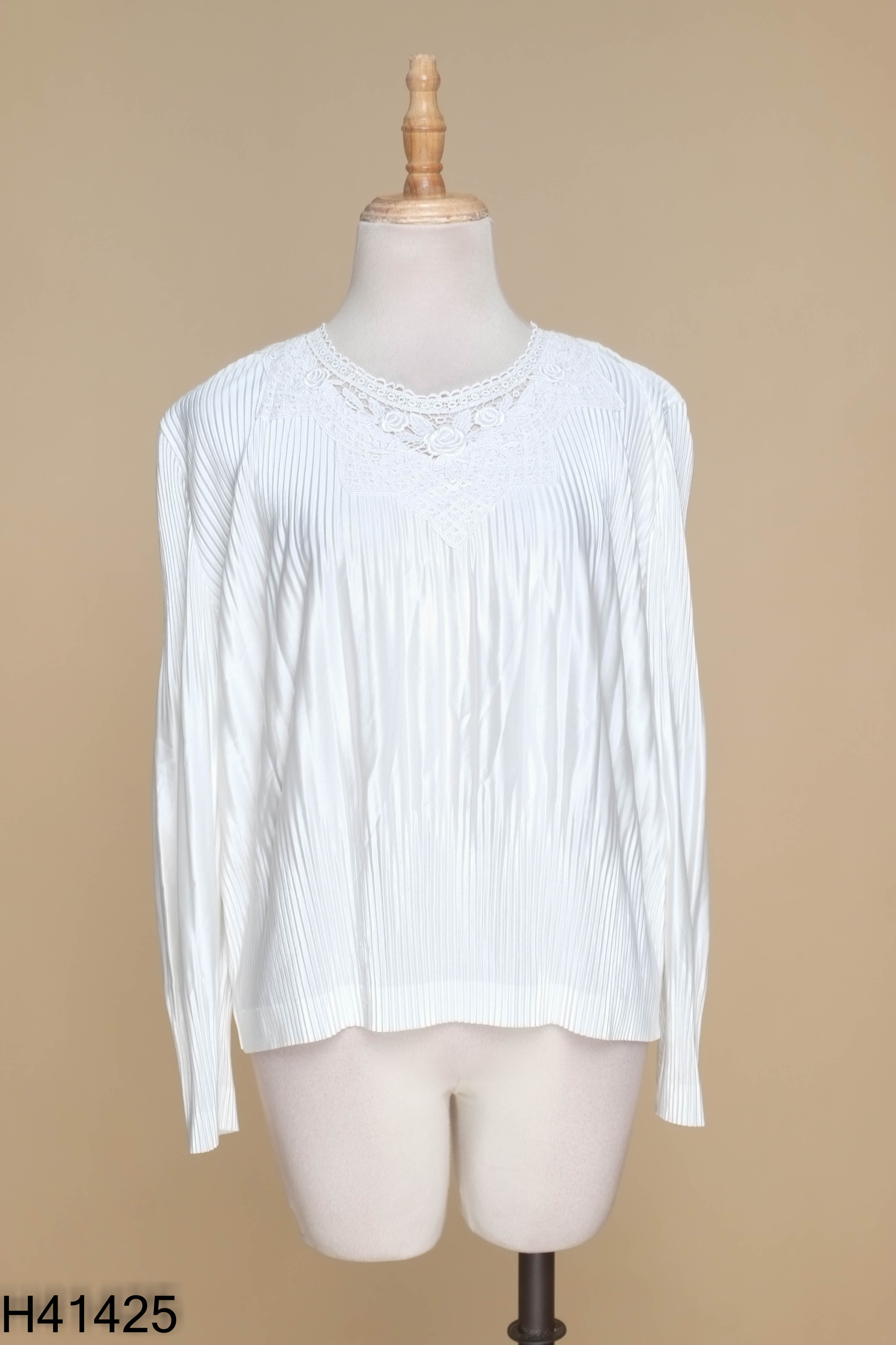 ÁO trắng HIGH FASHION phối ren nhún0