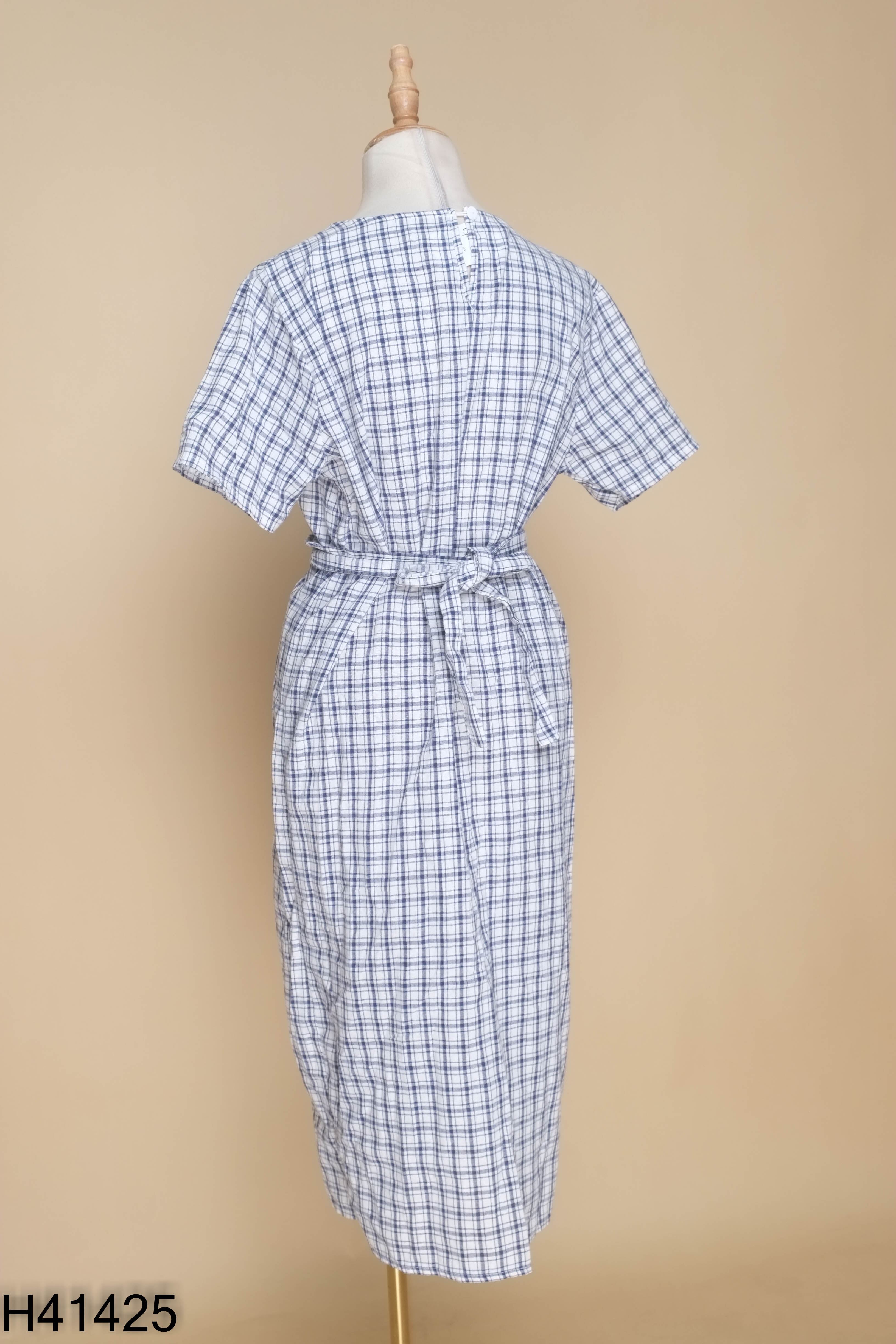 Váy trắng TANG GUO kẻ xanh