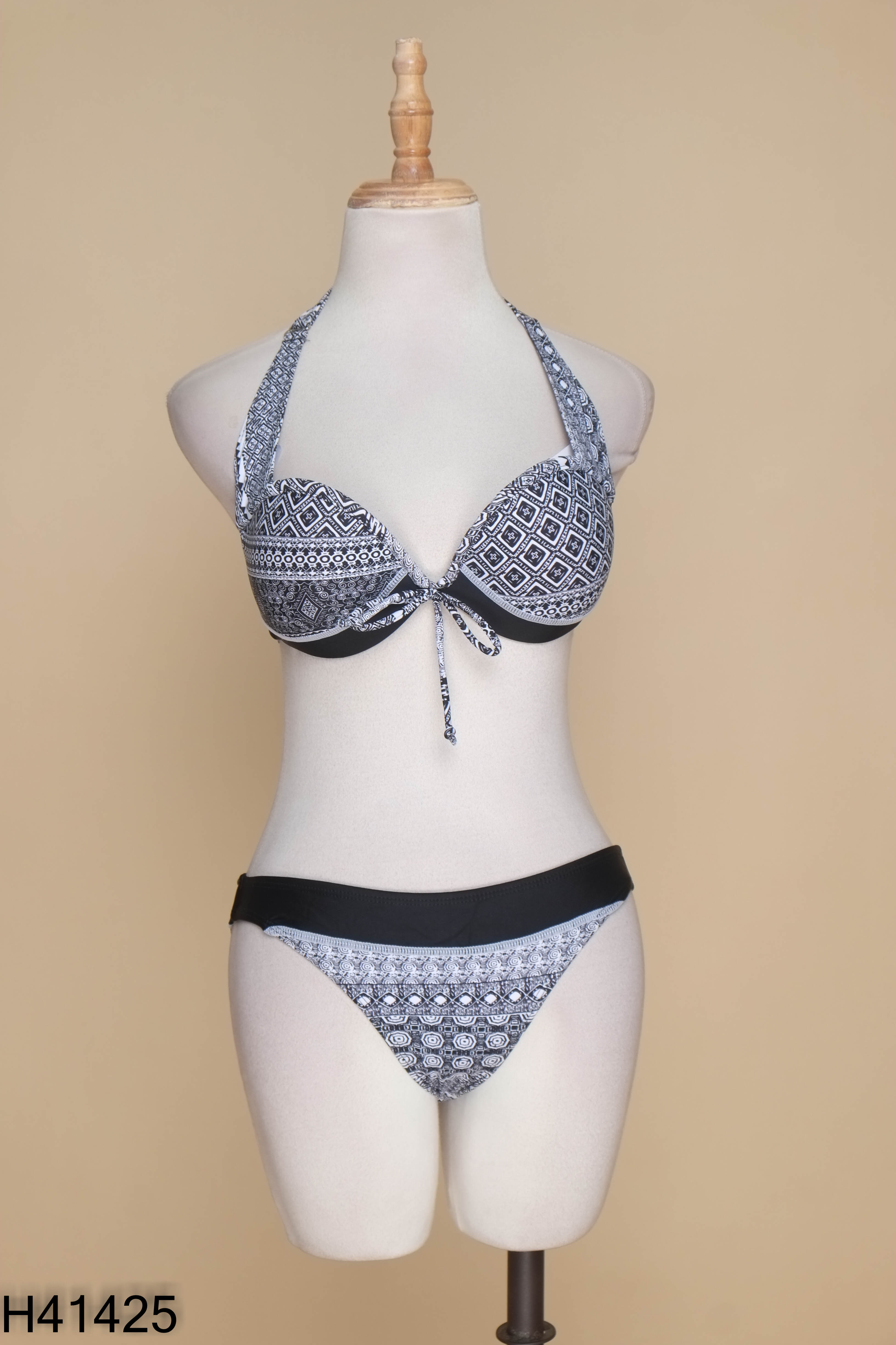Set 4 món bikini trắng họa tiết