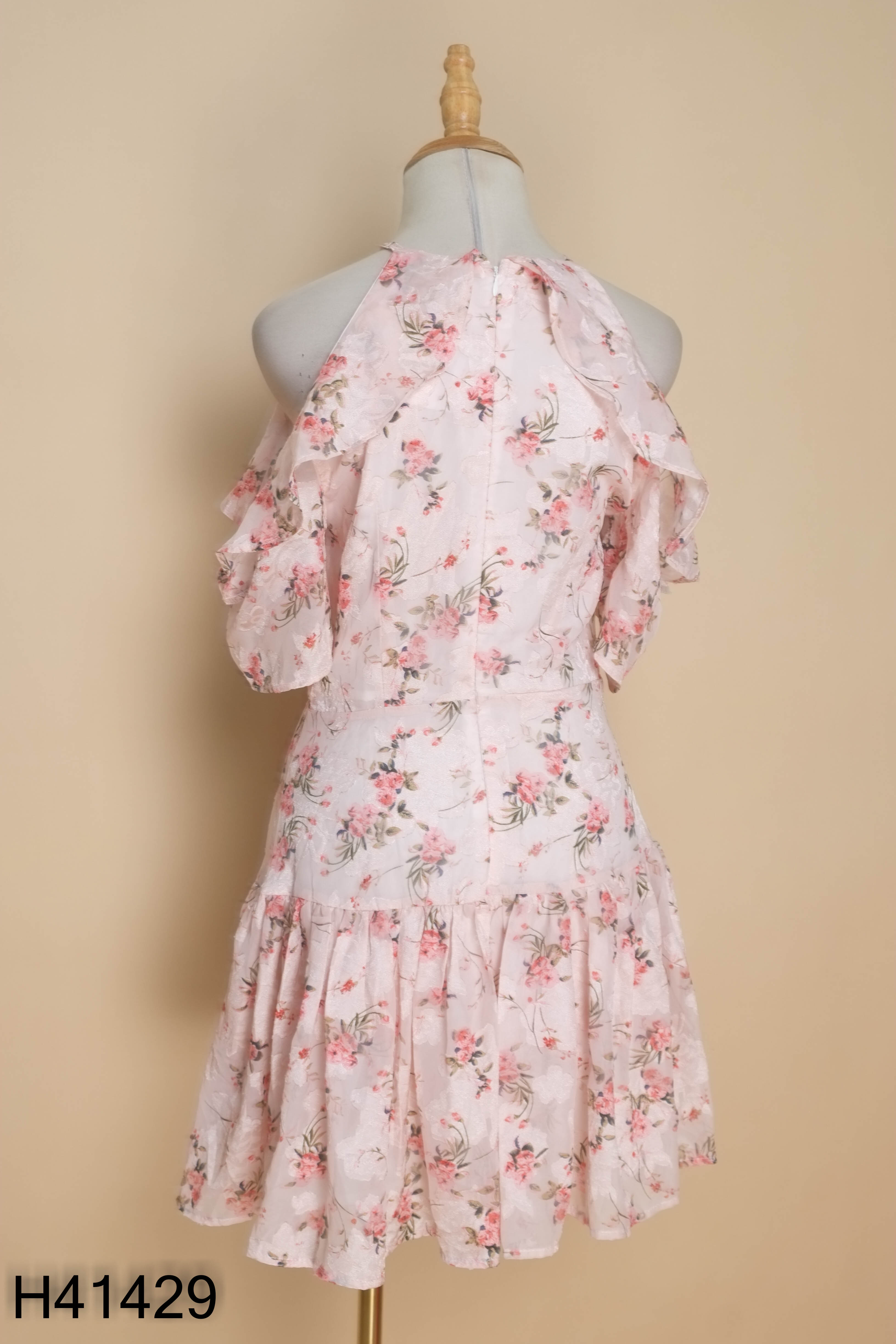 Váy hồng LIN STORE hoa cổ yếm
