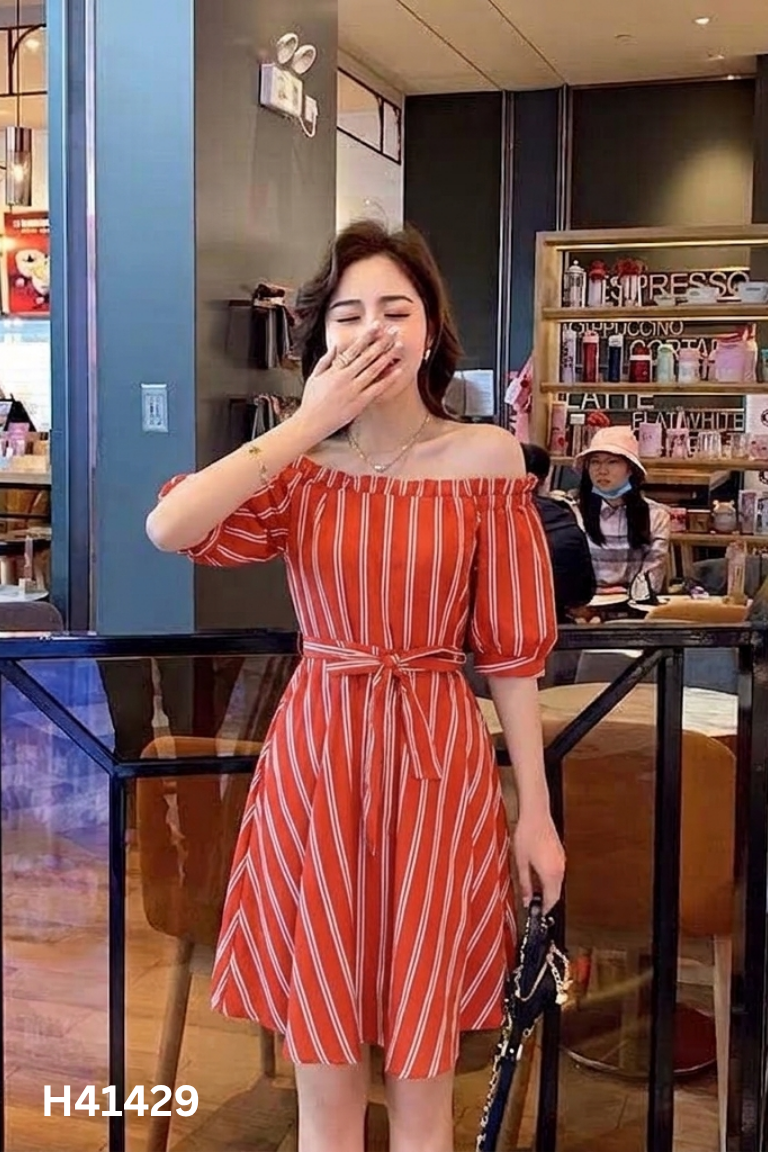 Váy cam trễ vai kẻ Q.CHIC