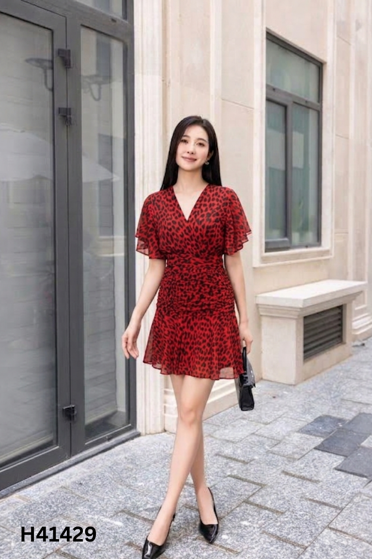 Váy đỏ MINI da beo cổ tim