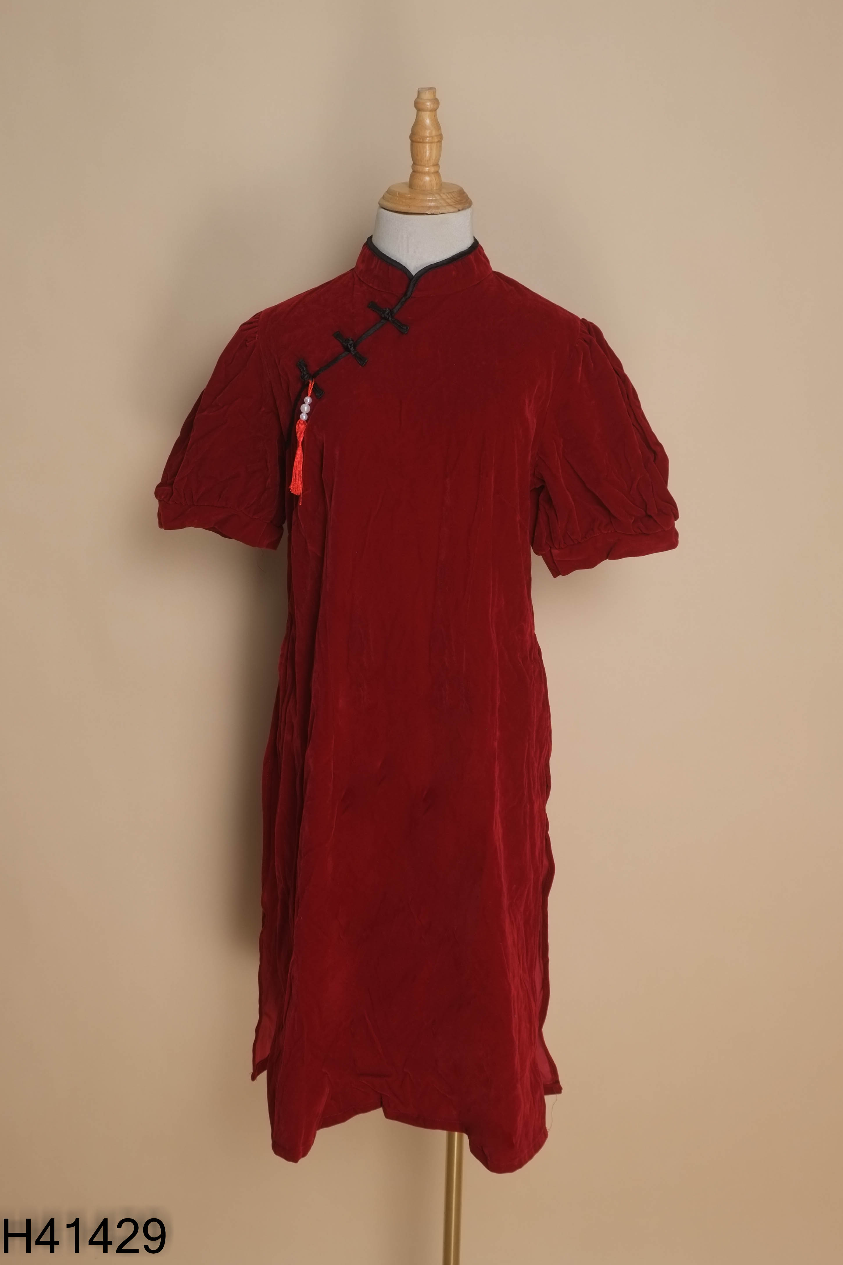 Sườn xám đỏ nhung H&N