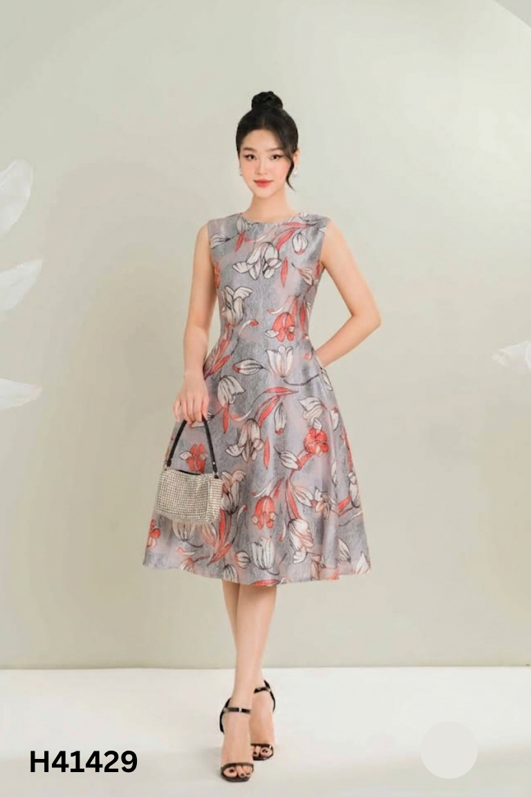 Váy nâu sát nách họa tiết