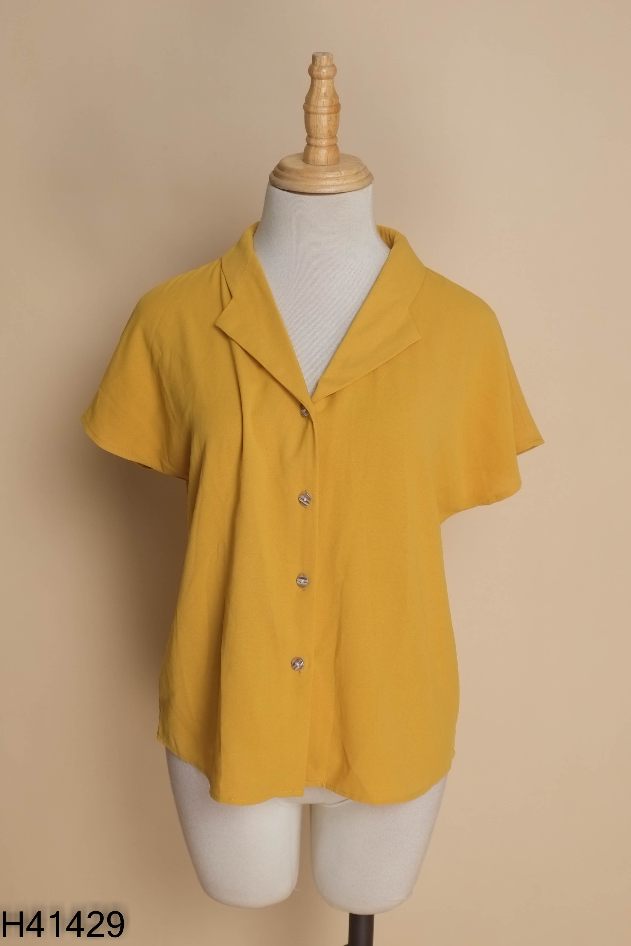 Áo vàng TIIN cổ vest