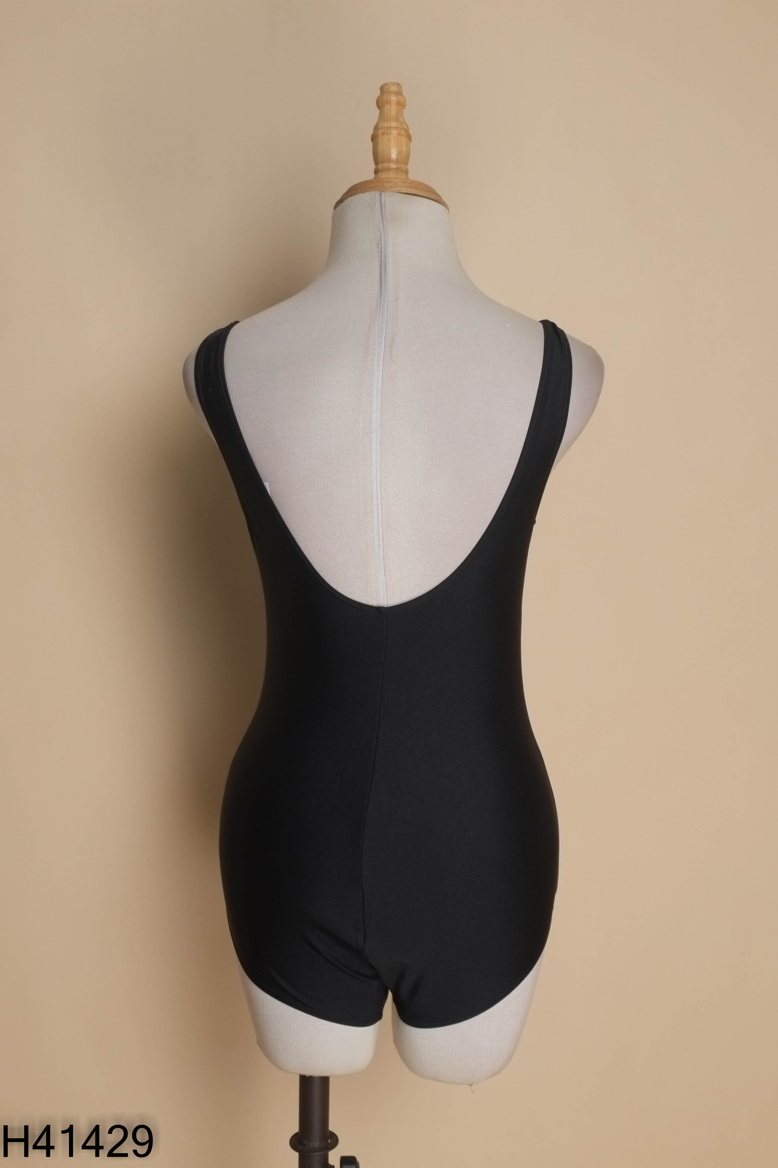 Suit đen thêu POLO