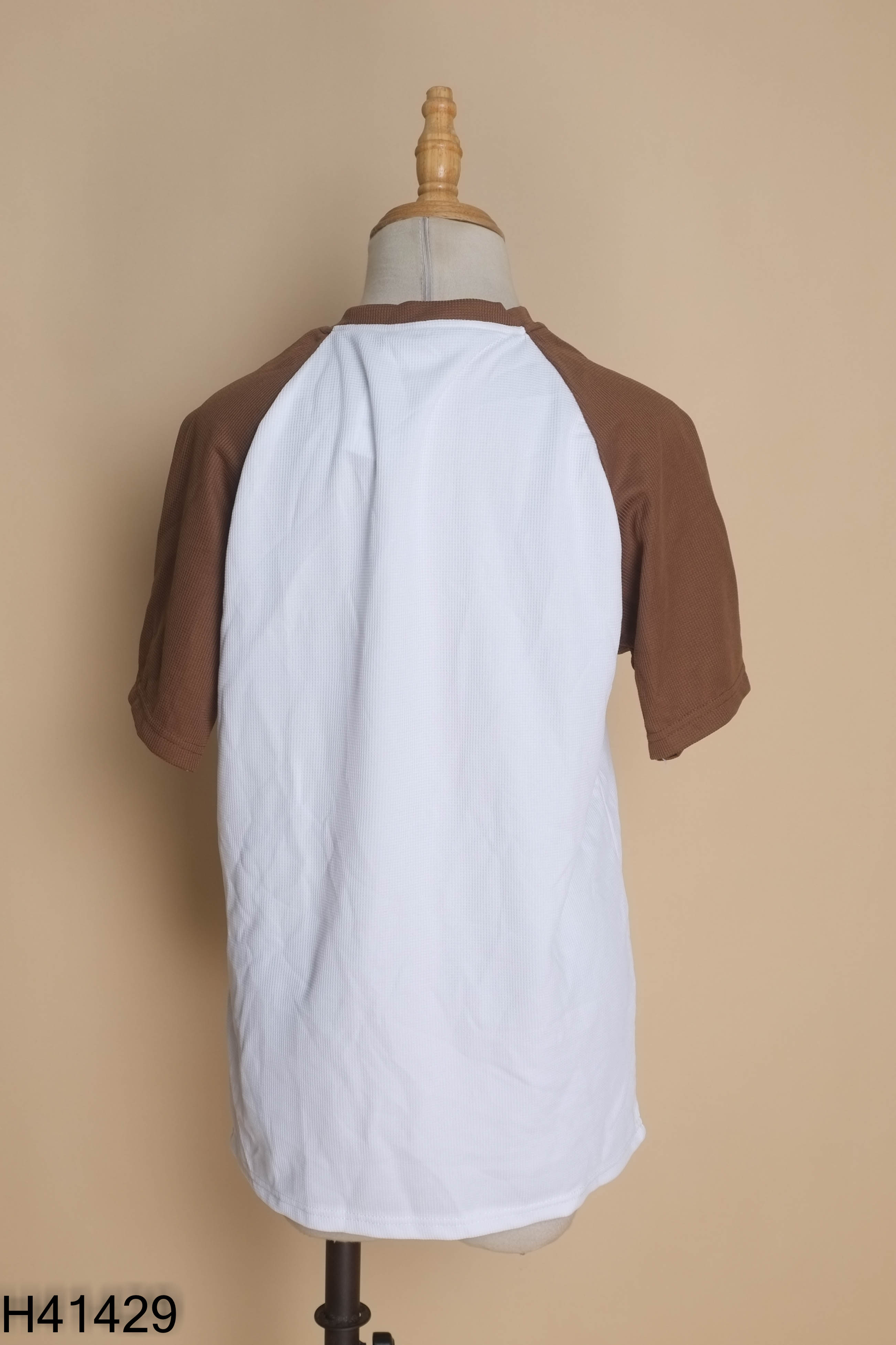 Áo thun trắng tay nâu