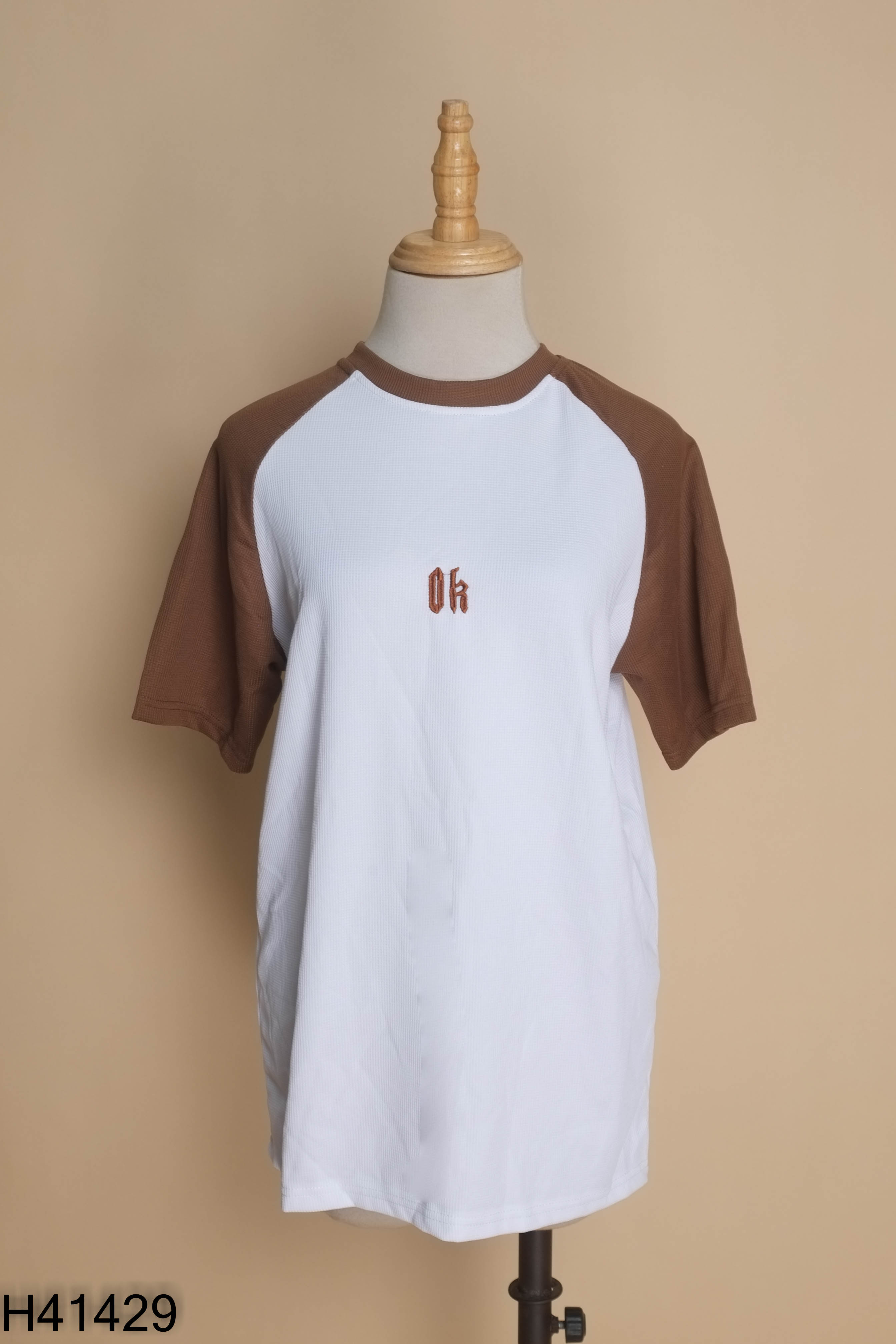 Áo thun trắng tay nâu