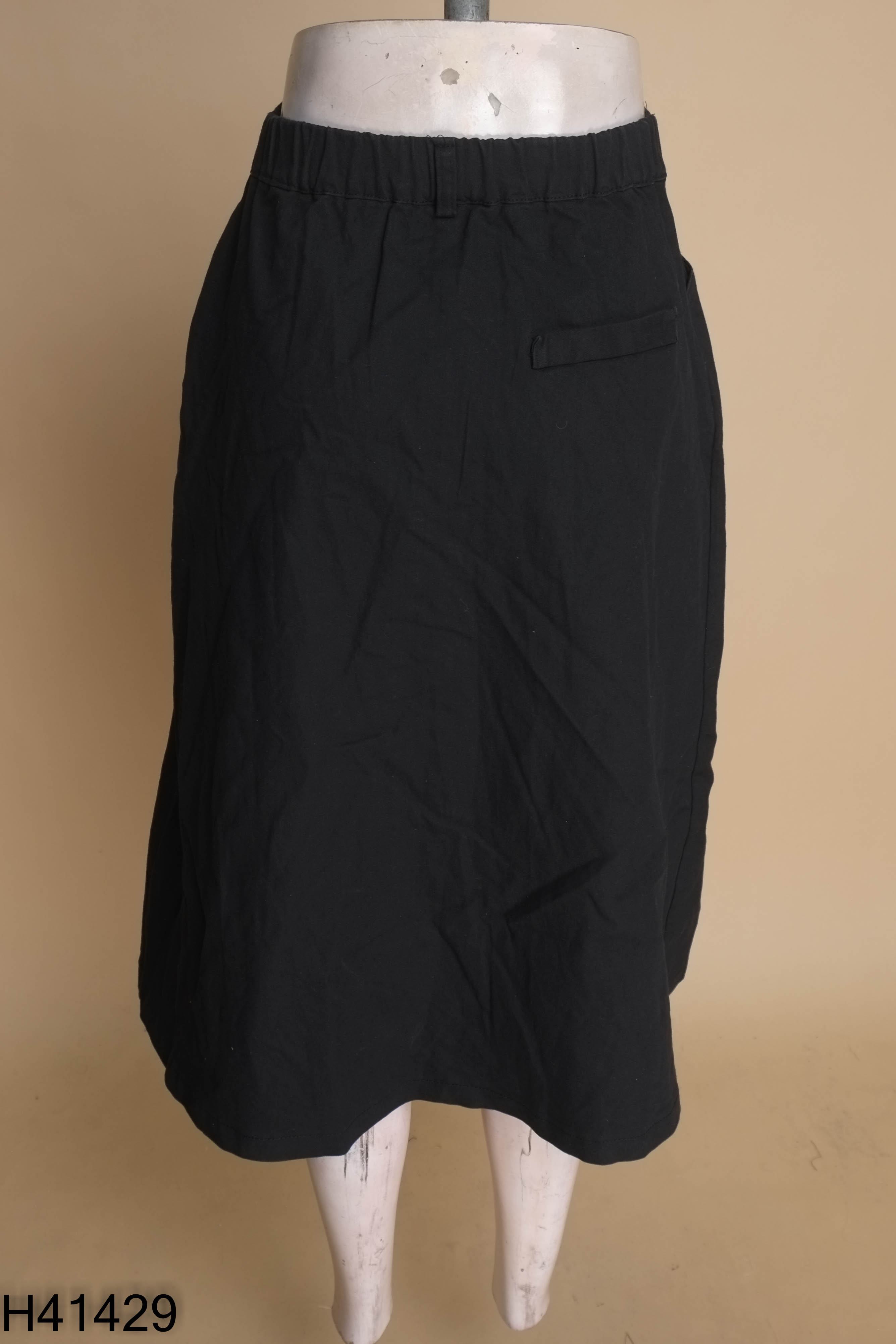 Chân váy đen kaki