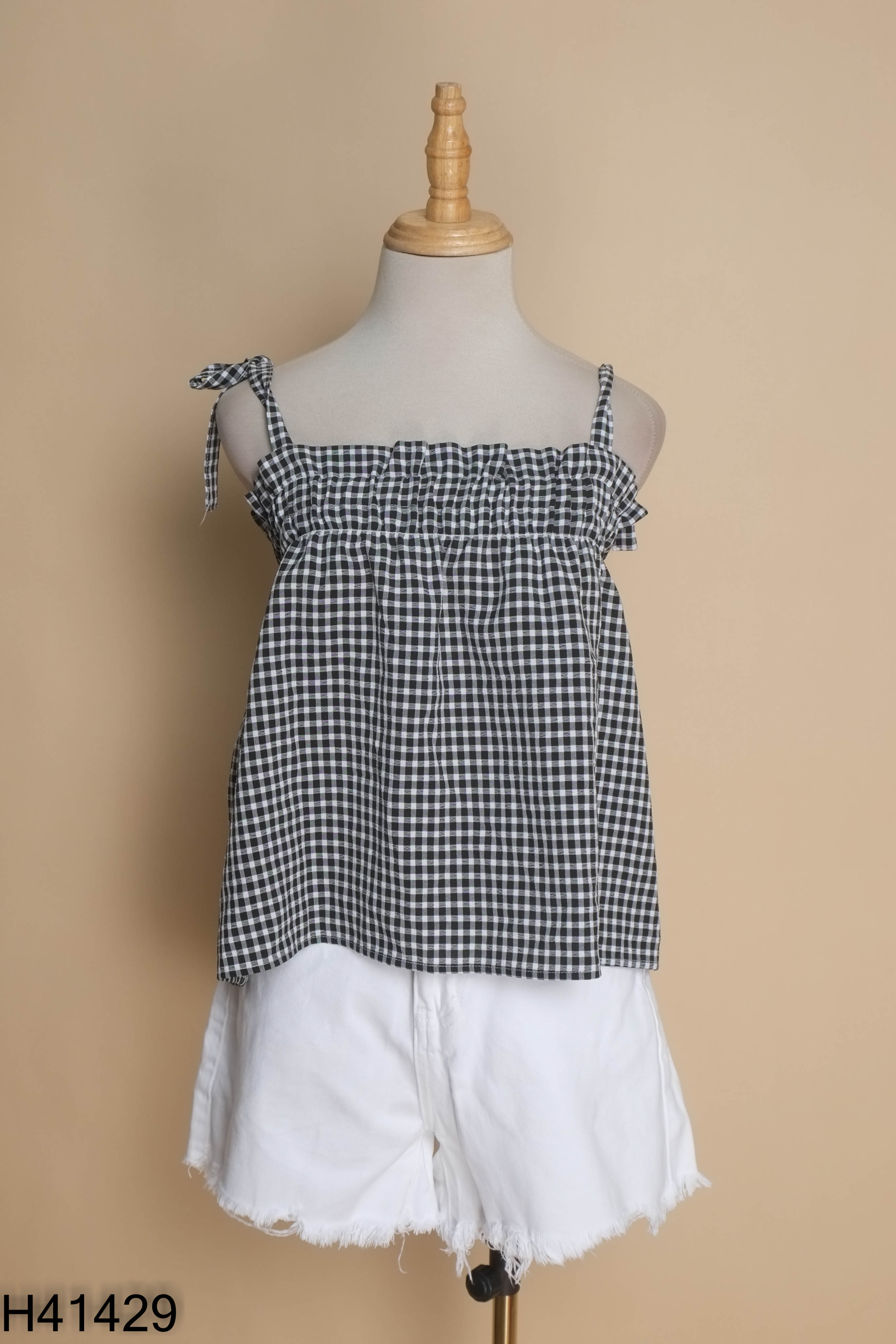 Set hai dây đen kẻ DIVDED+quần trắng
