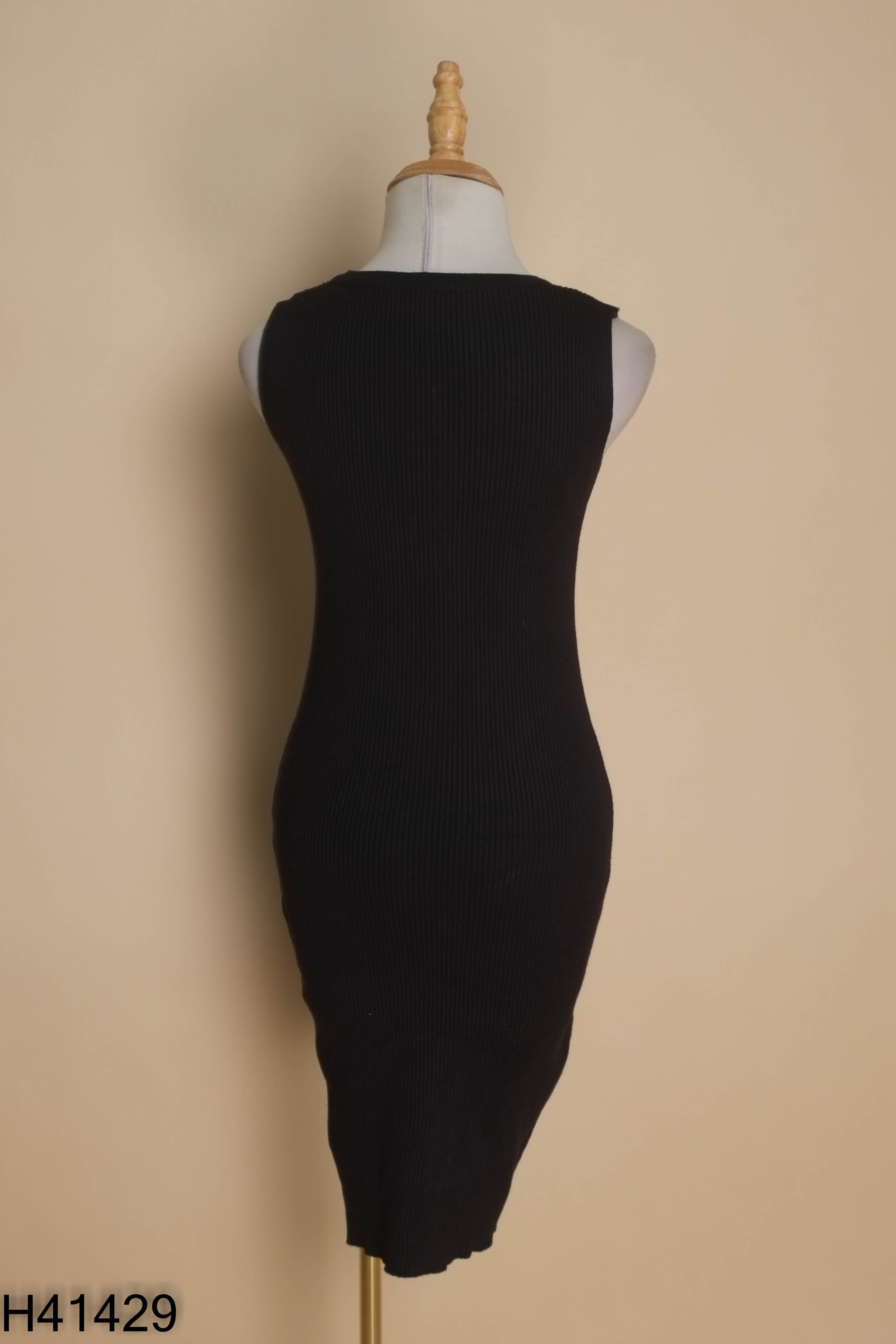 Váy len đen body sát nách