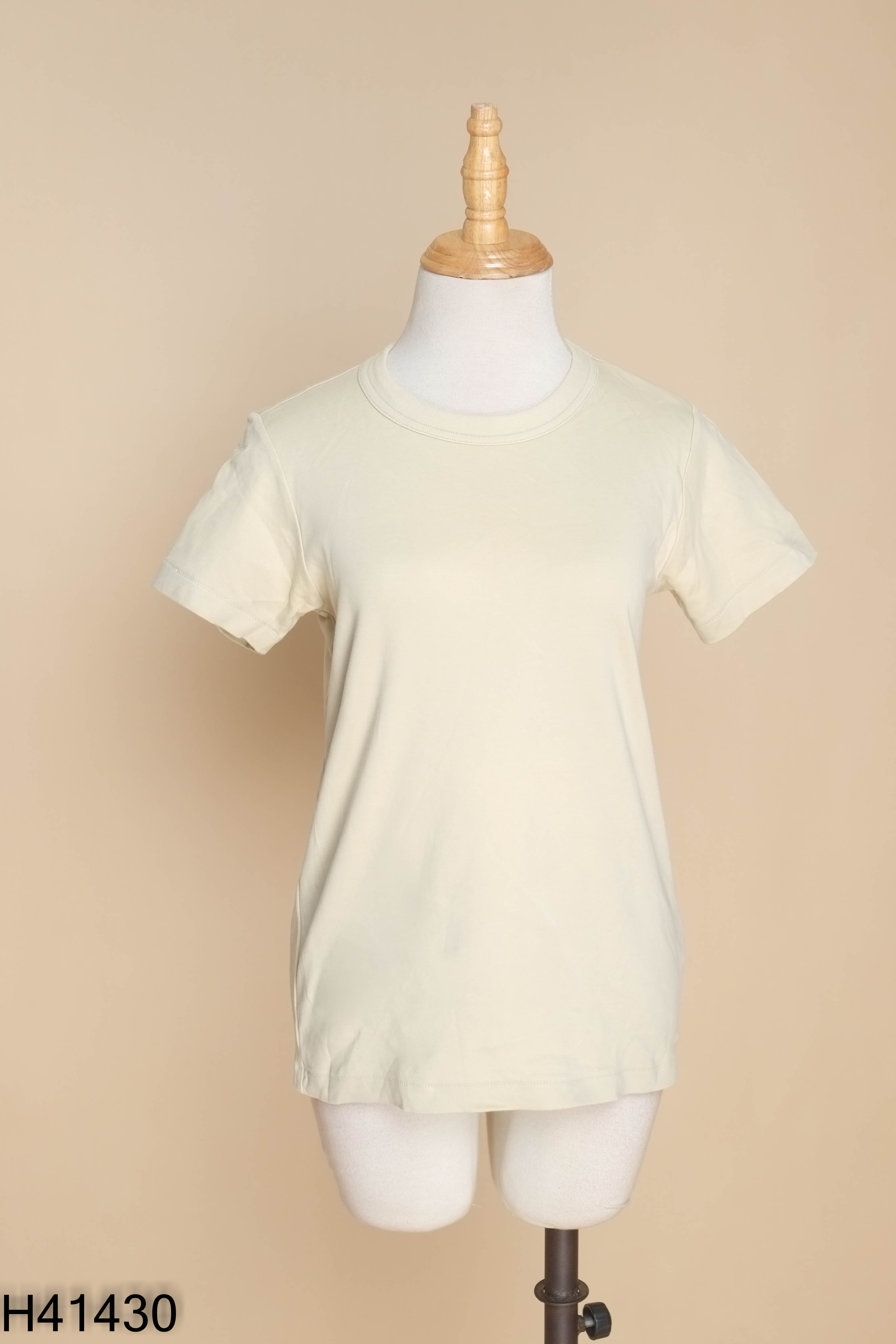 Áo thun xanh UNIQLO cổ tròn