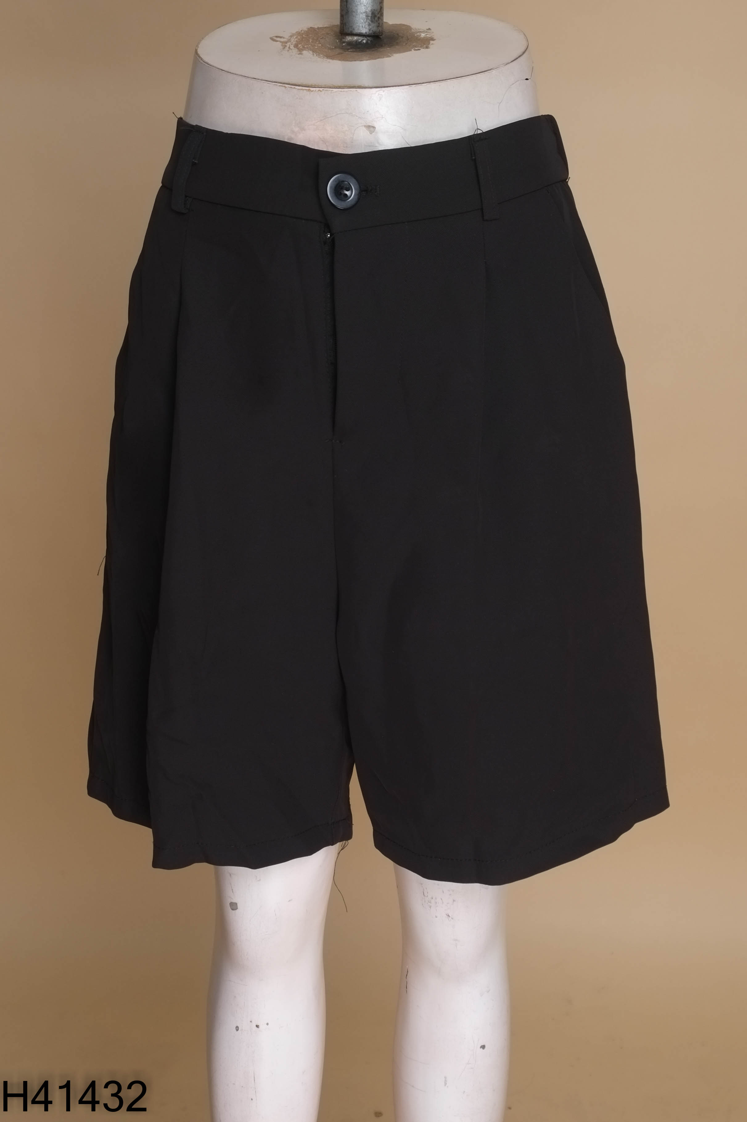Quần short lửng đen trơn ống rộng