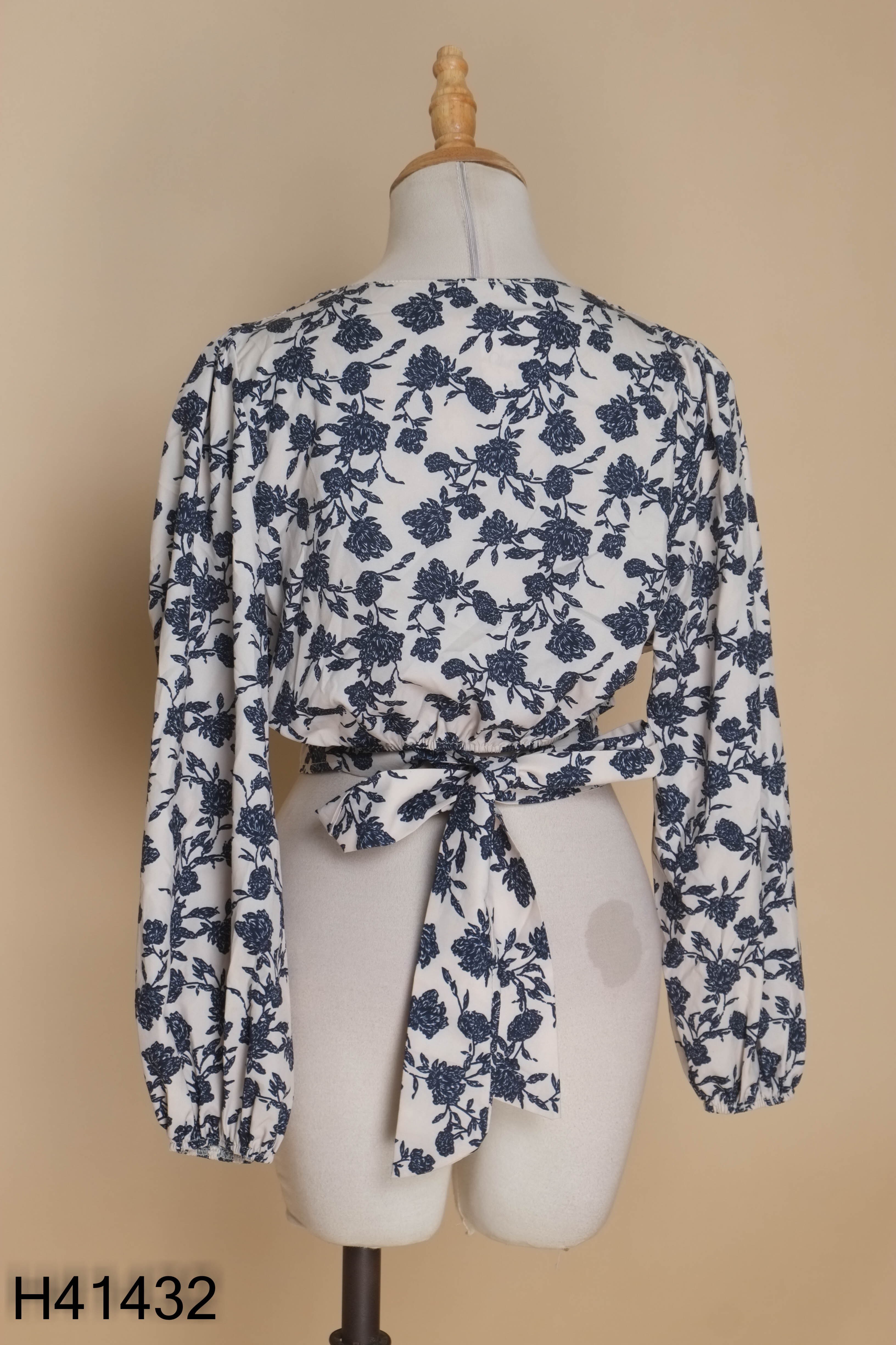 Áo croptop be họa tiết xanh tay bồng
