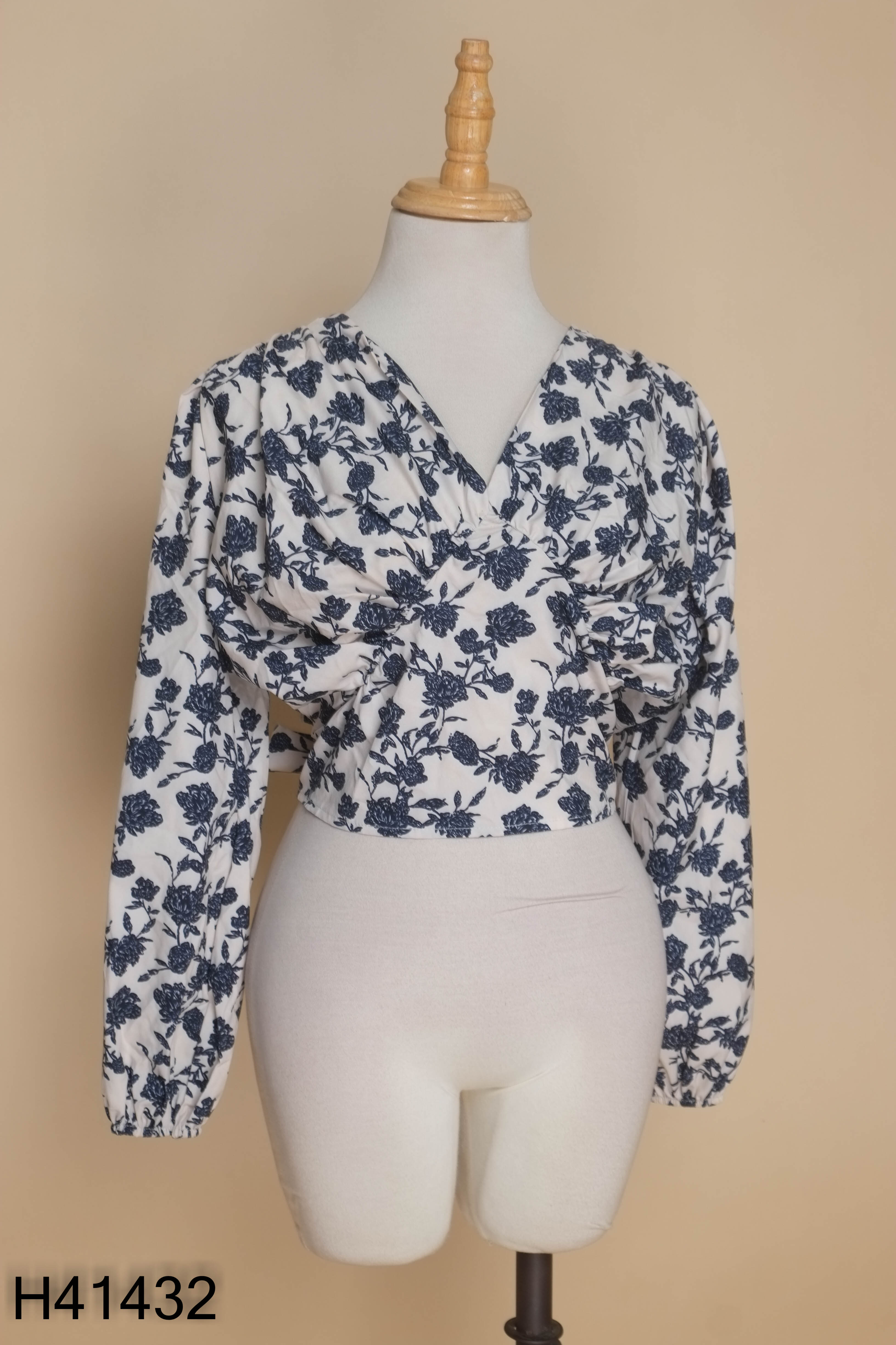 Áo croptop be họa tiết xanh tay bồng