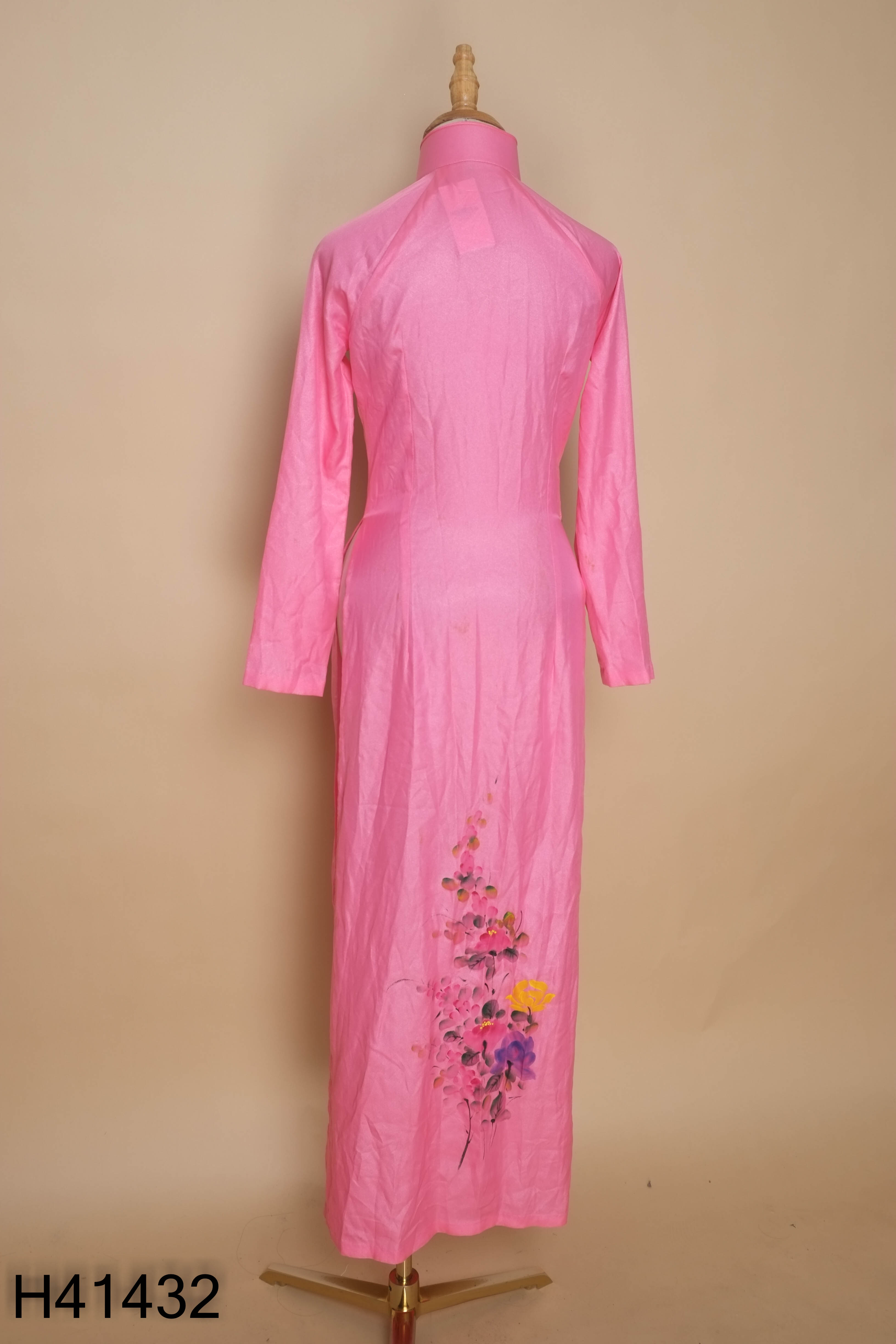 Áo dài hồng hoa