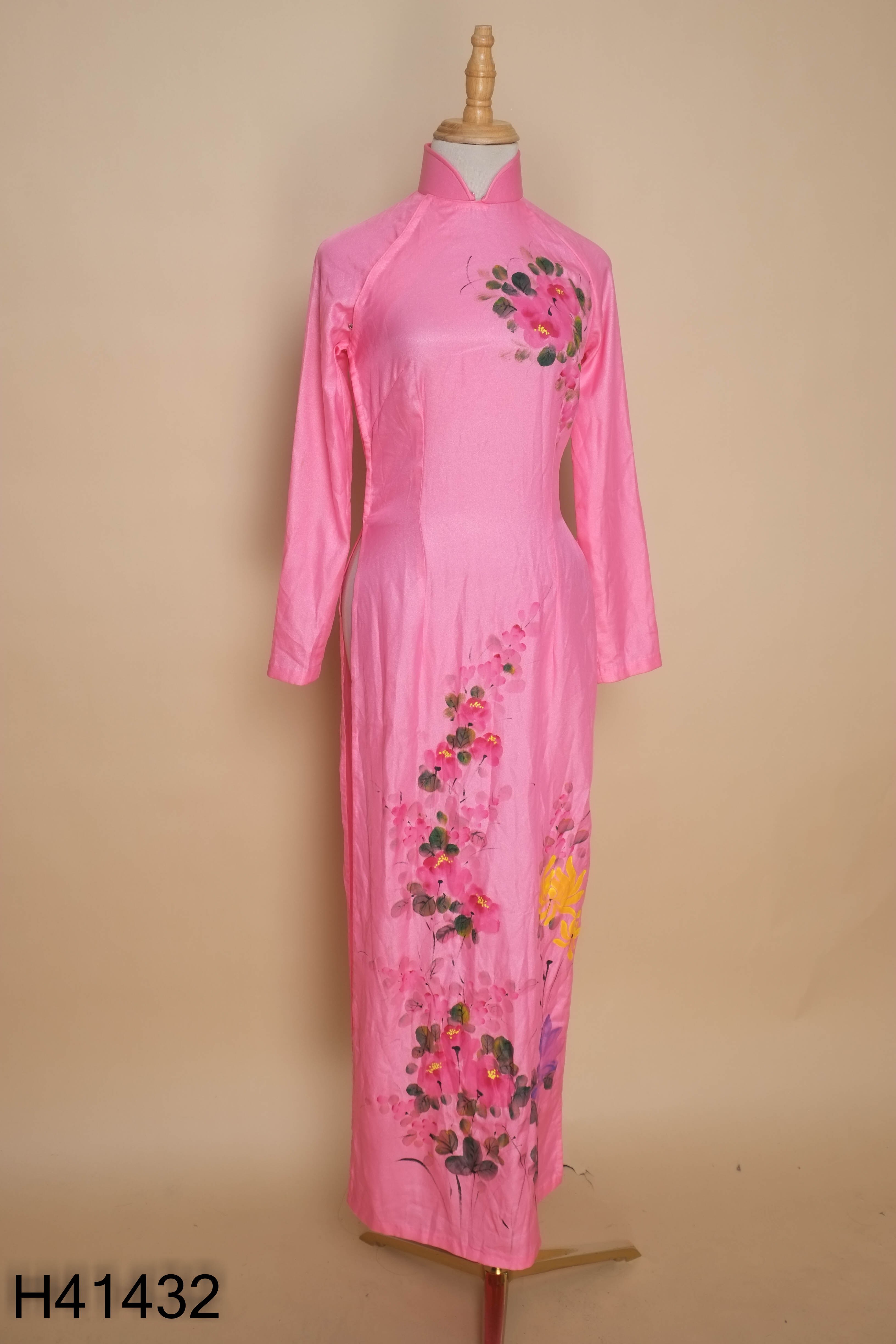 Áo dài hồng hoa