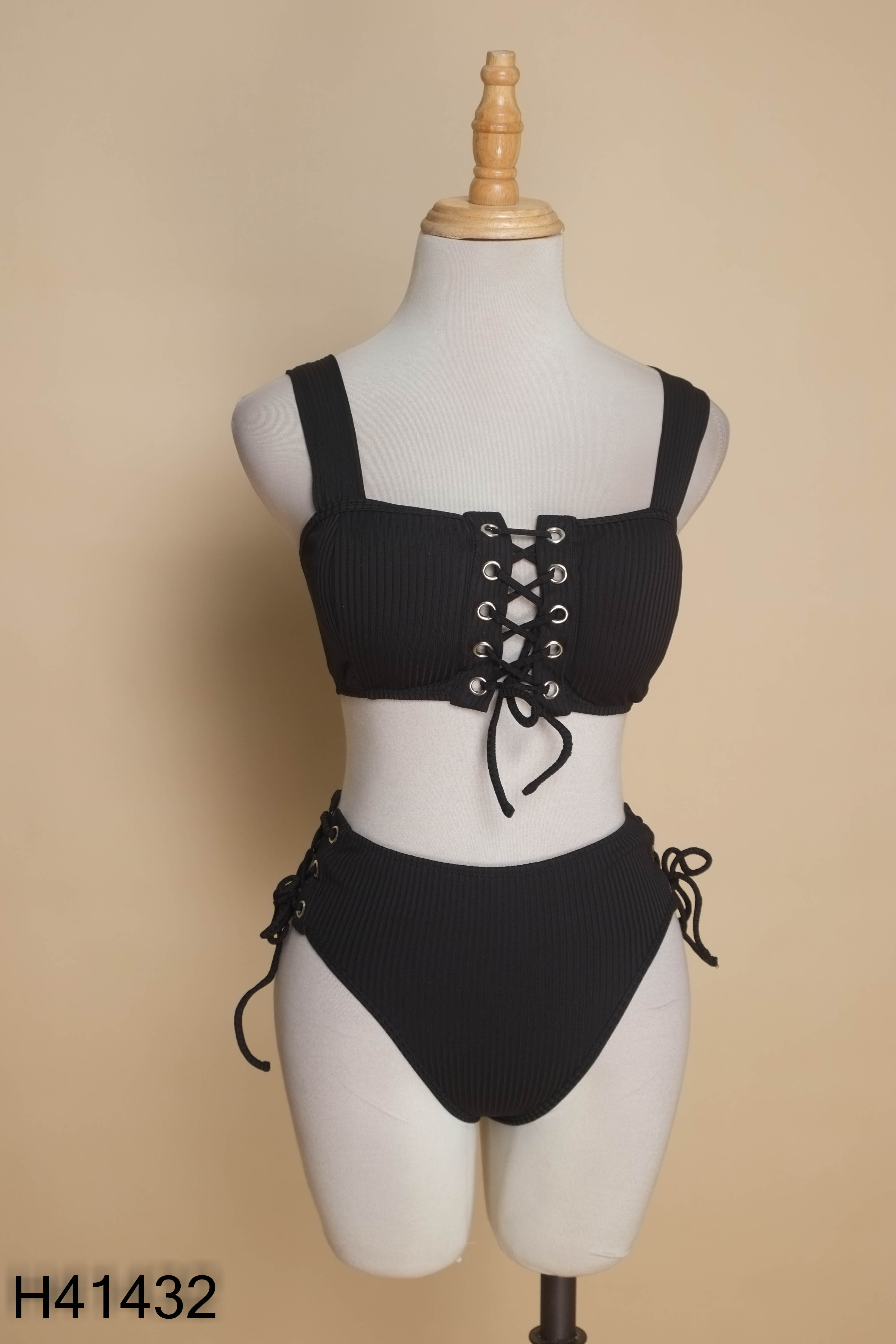 NEWTAG YOONA set đồ bơi đen đan dây