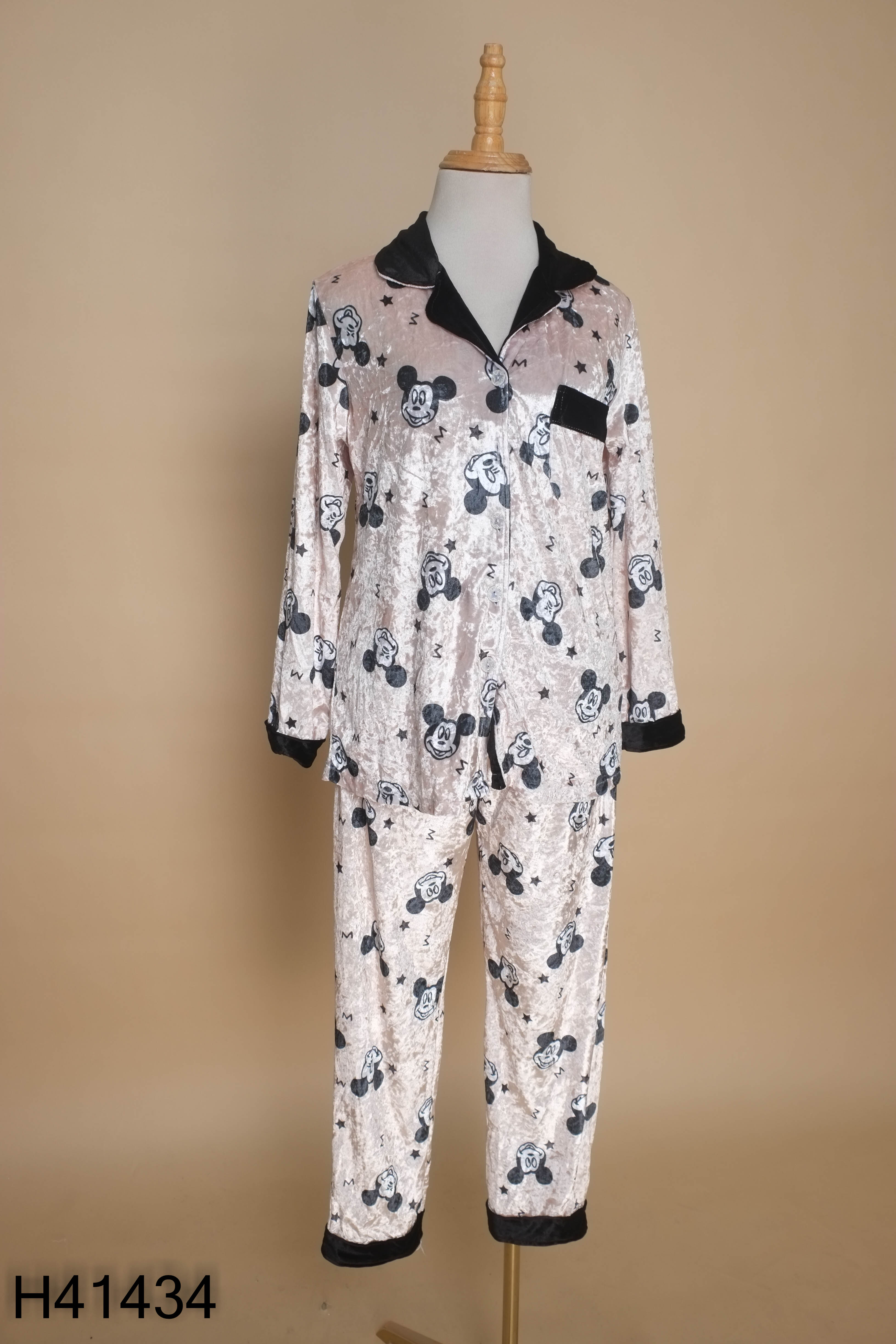 Set ngủ nhung vàng hình mickey