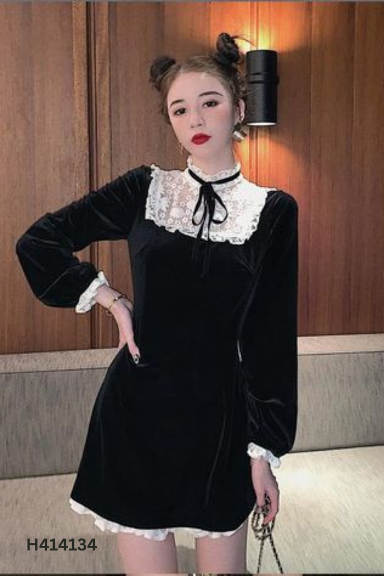Váy nhung đen cổ ren JIUWO