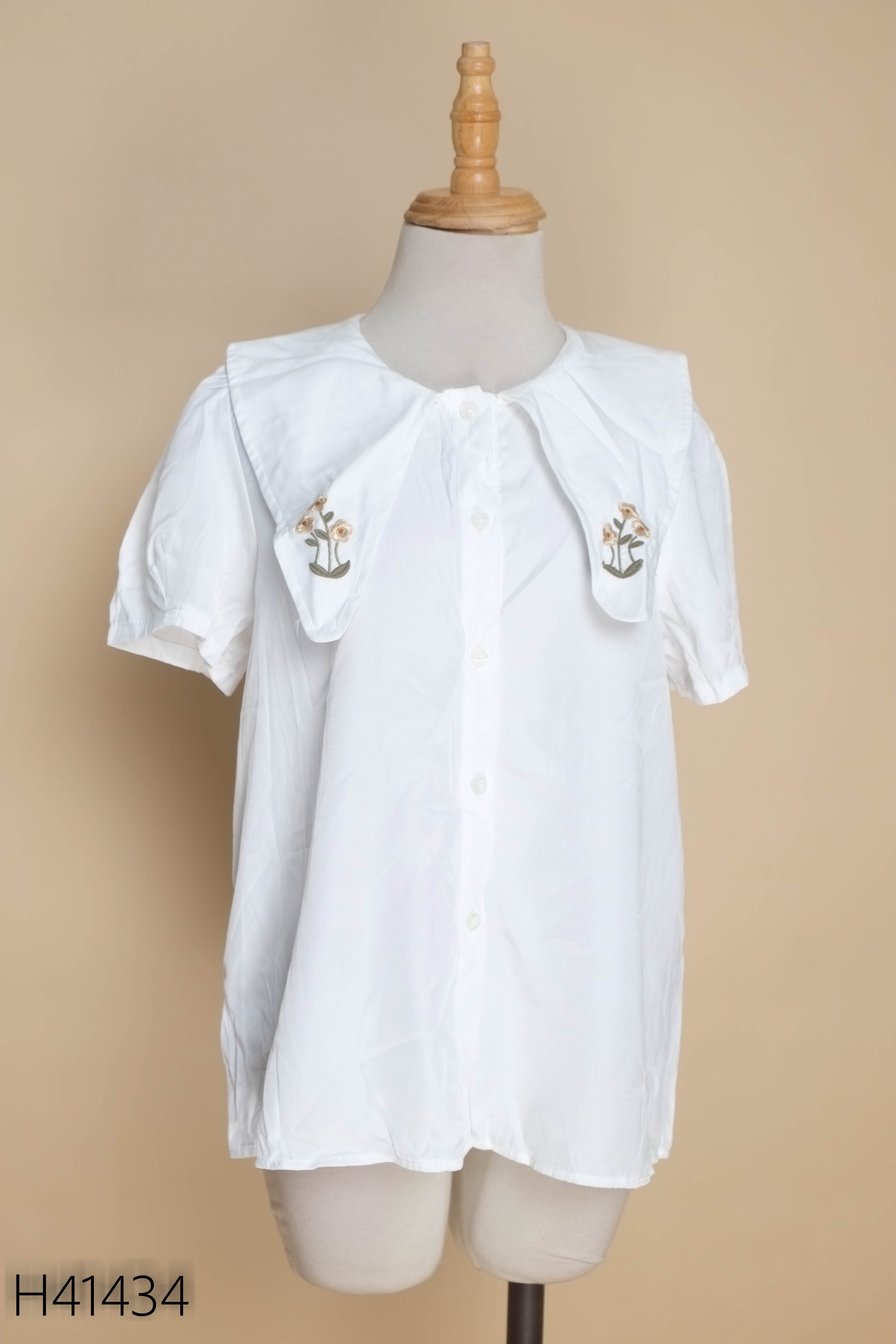 Áo kiểu trắng MJOO thêu hoa