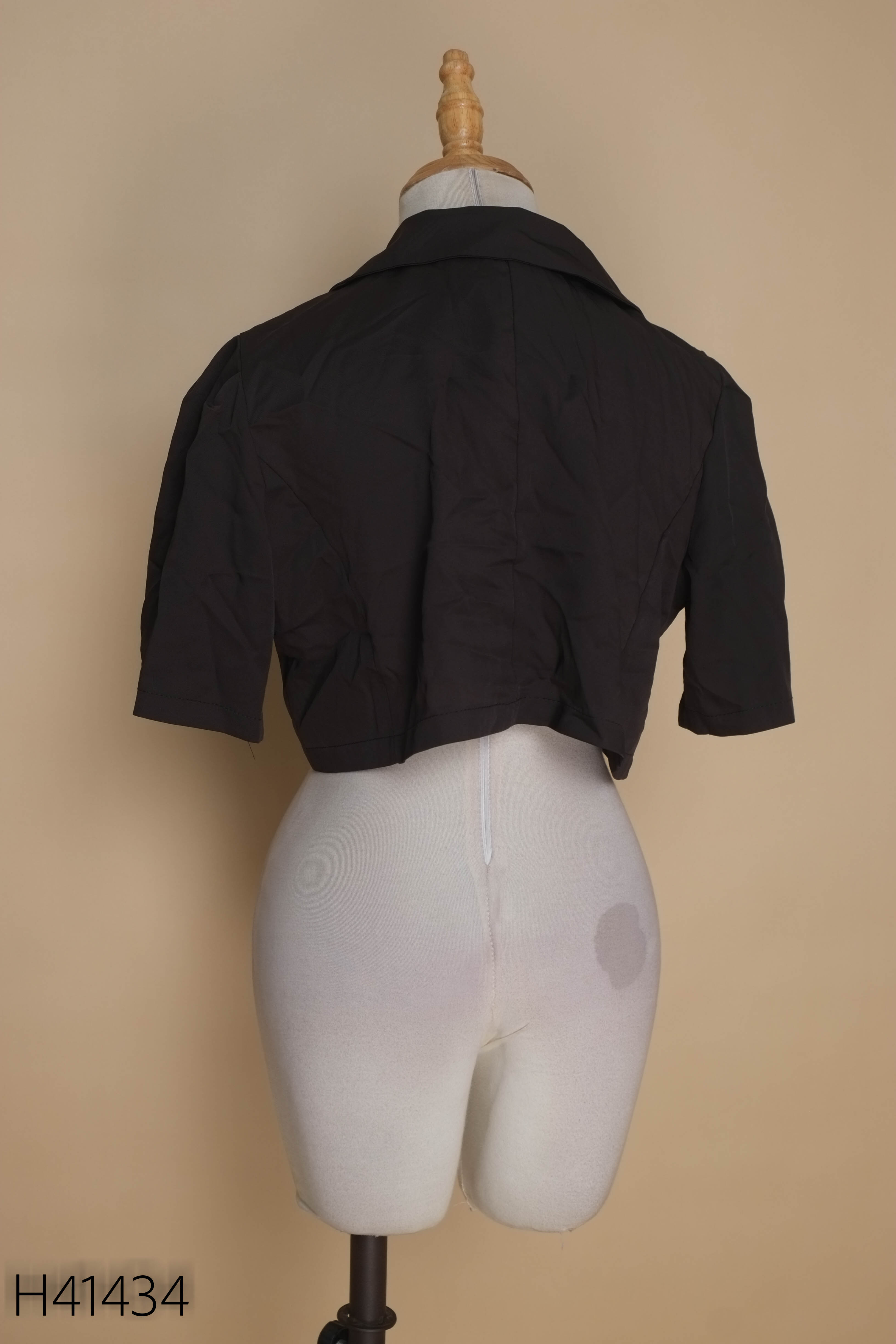 NEWTAG J&J áo crotop đen cổ vest