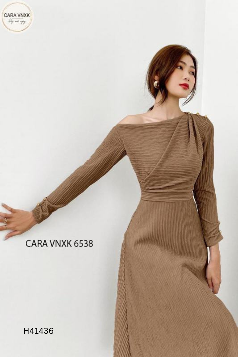 Váy nâu cúc vàng