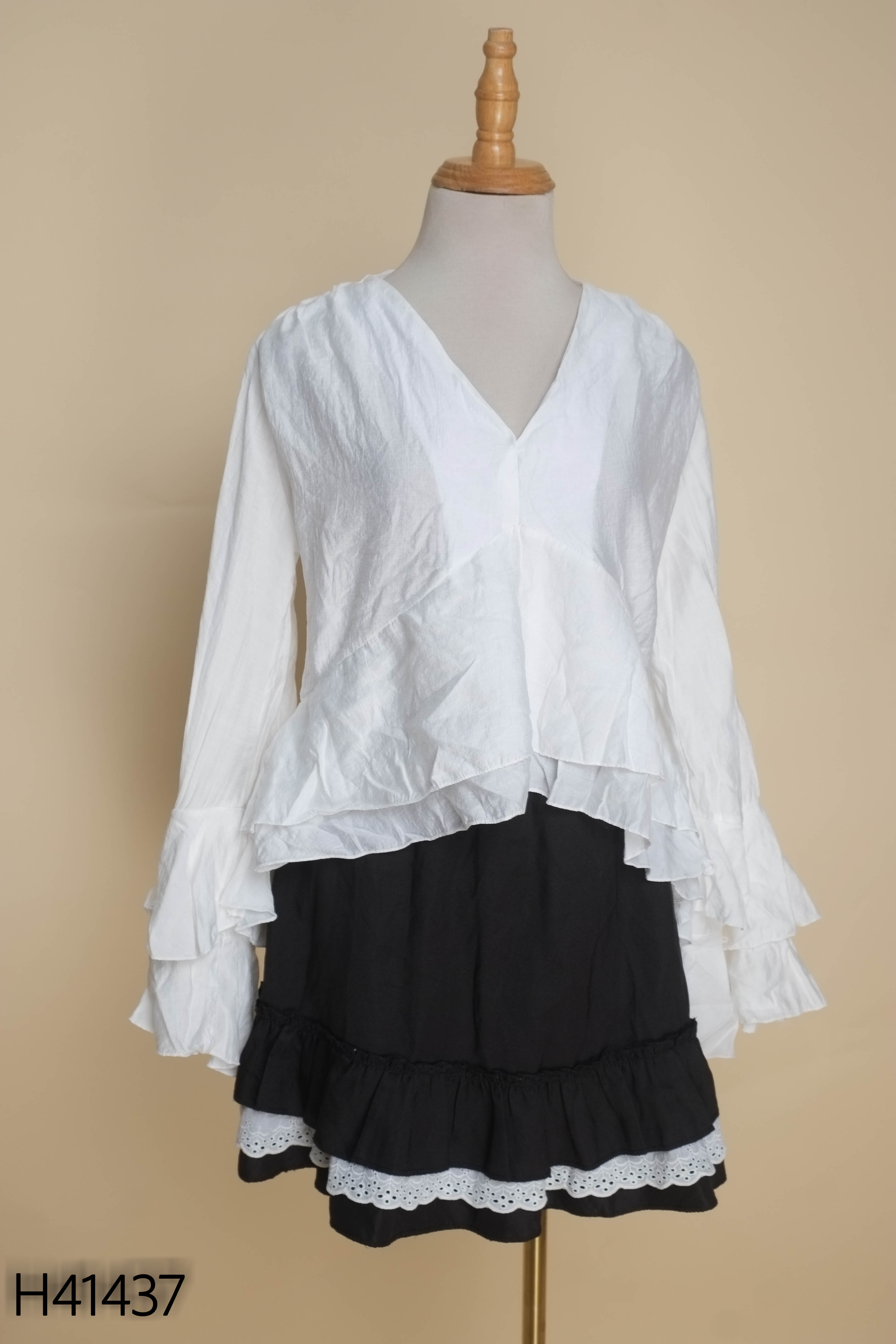Set áo bèo trắng ANXING+váy đen