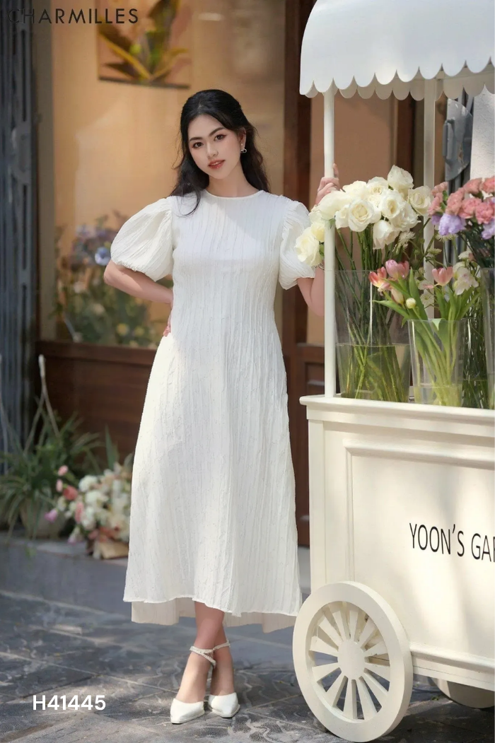 Váy dài trắng ngà hở lưng