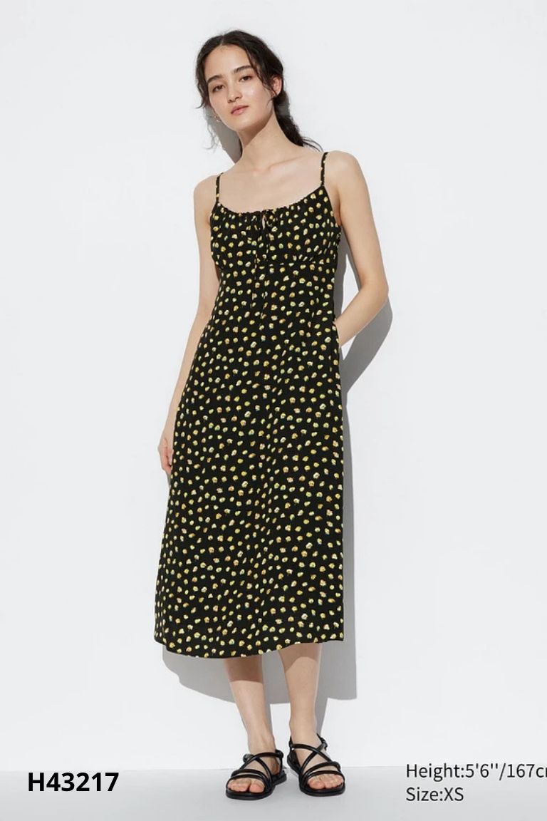 Váy UNIQLO đen họa tiết