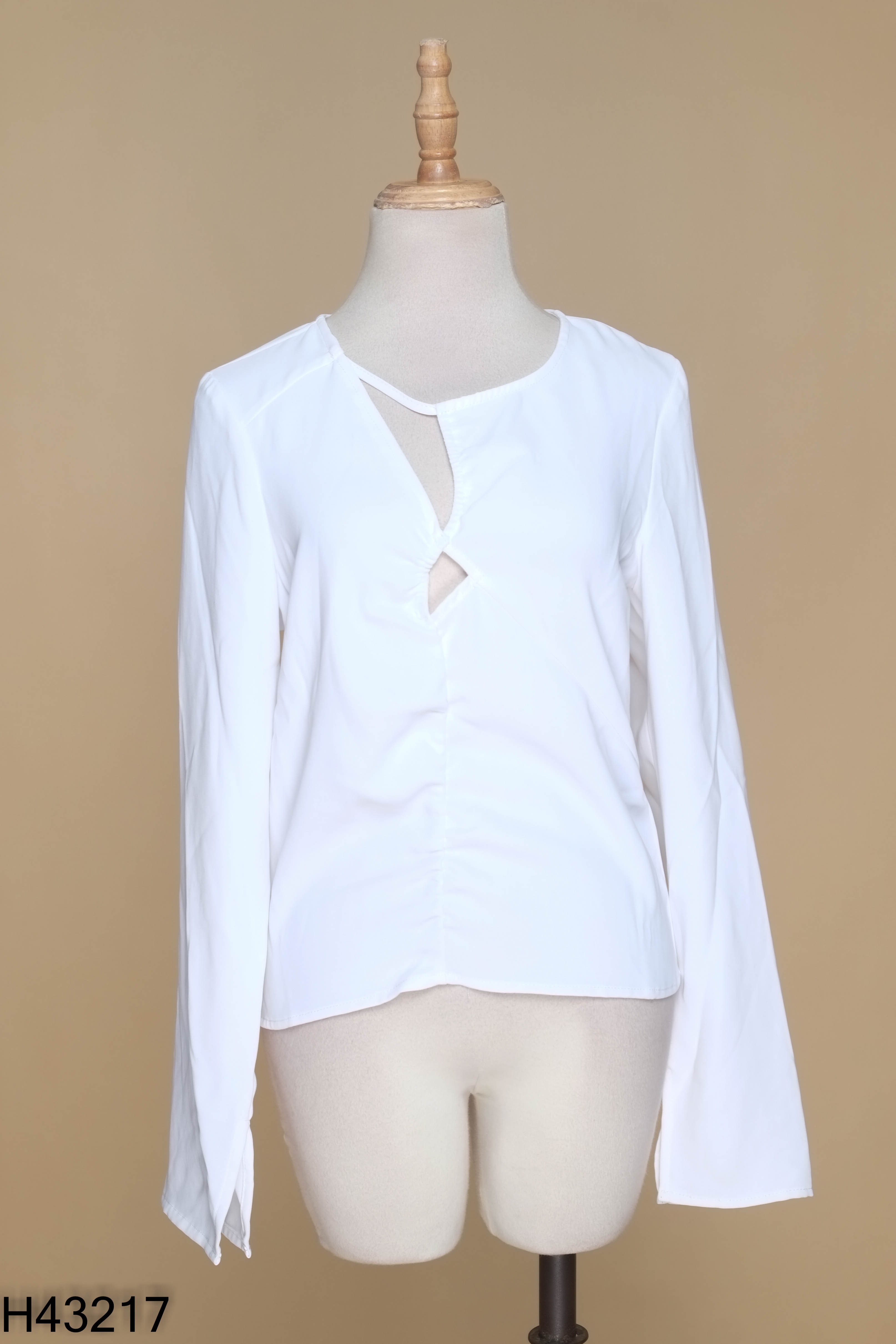 Áo BIKBOK trắng tay loe