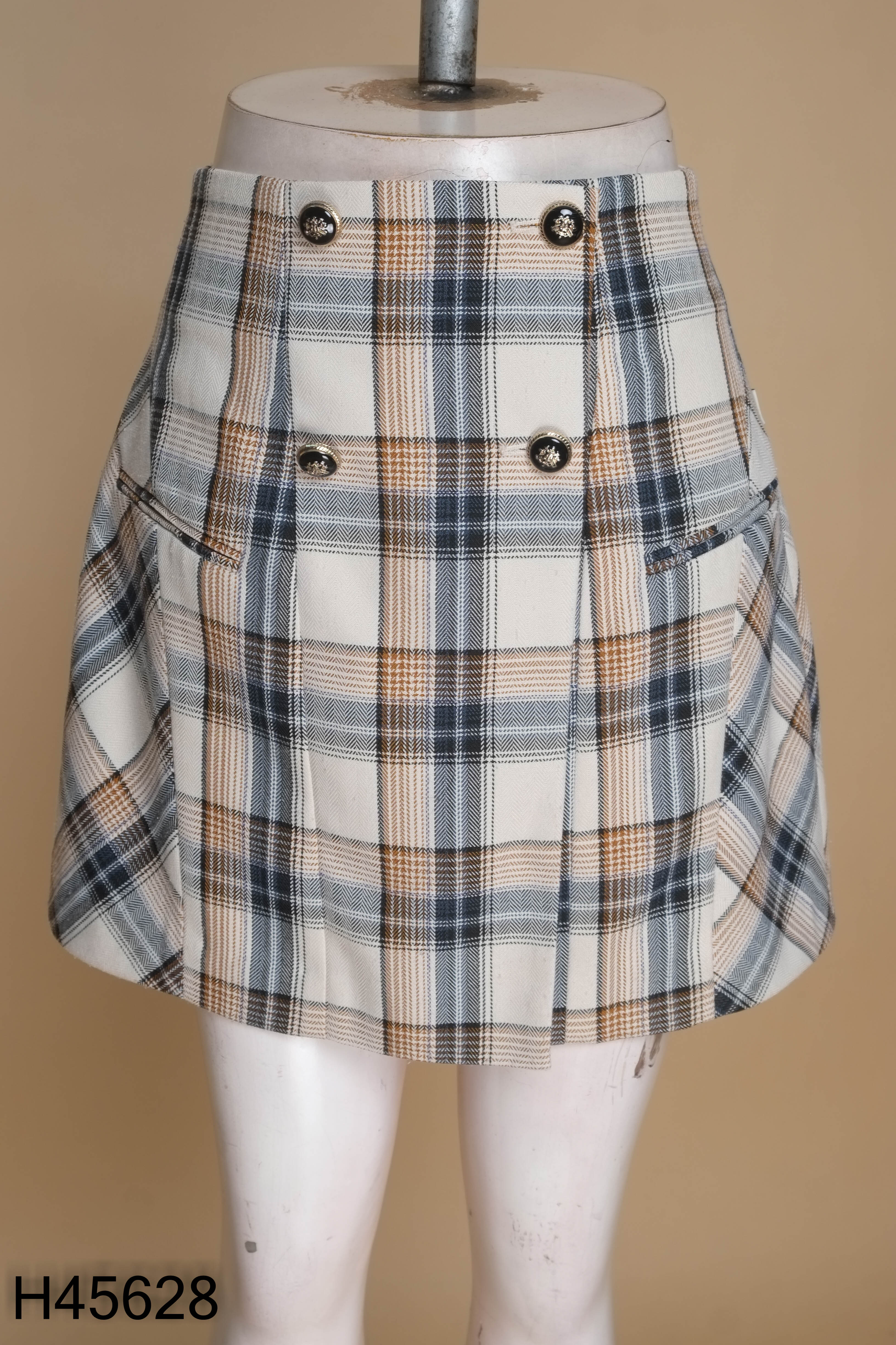 Chân váy be D.CHIC kẻ phối cúc