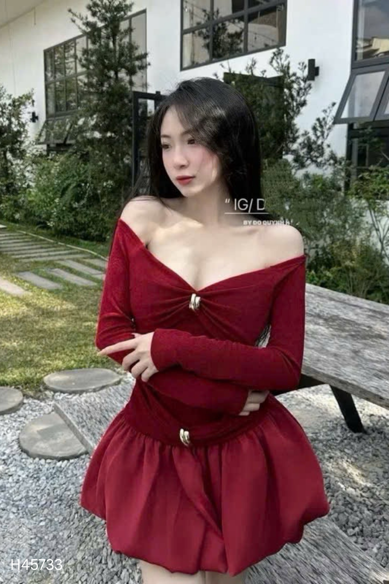 Váy lưới đỏ trễ vai đính khuy