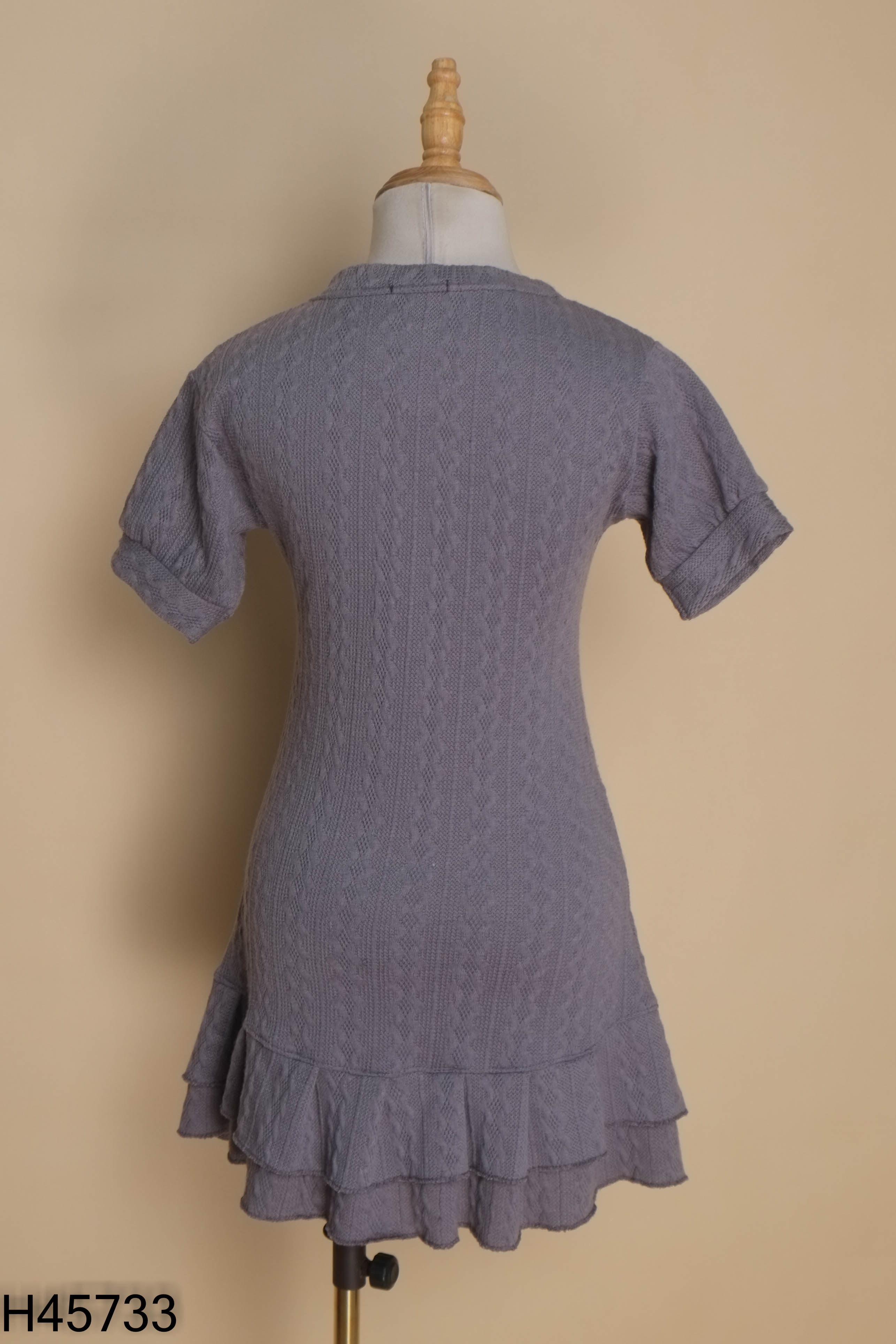 Váy ghi ELLE thêu ngựa