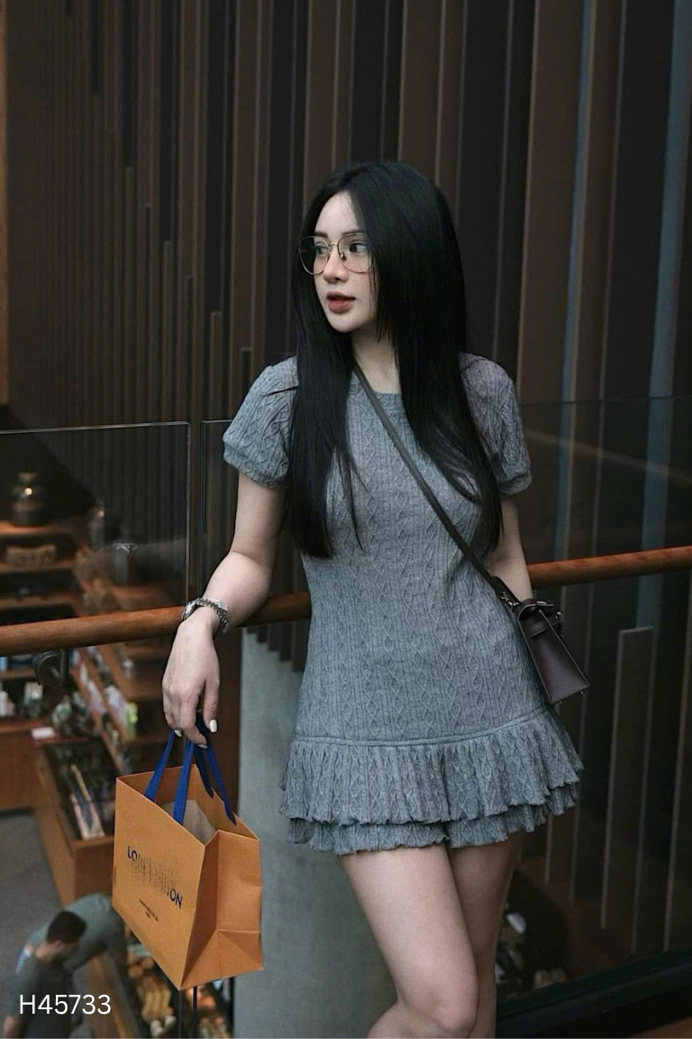 Váy ghi ELLE thêu ngựa