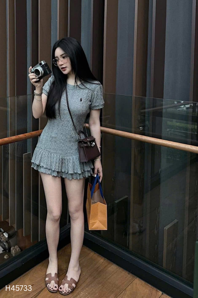 Váy ghi ELLE thêu ngựa