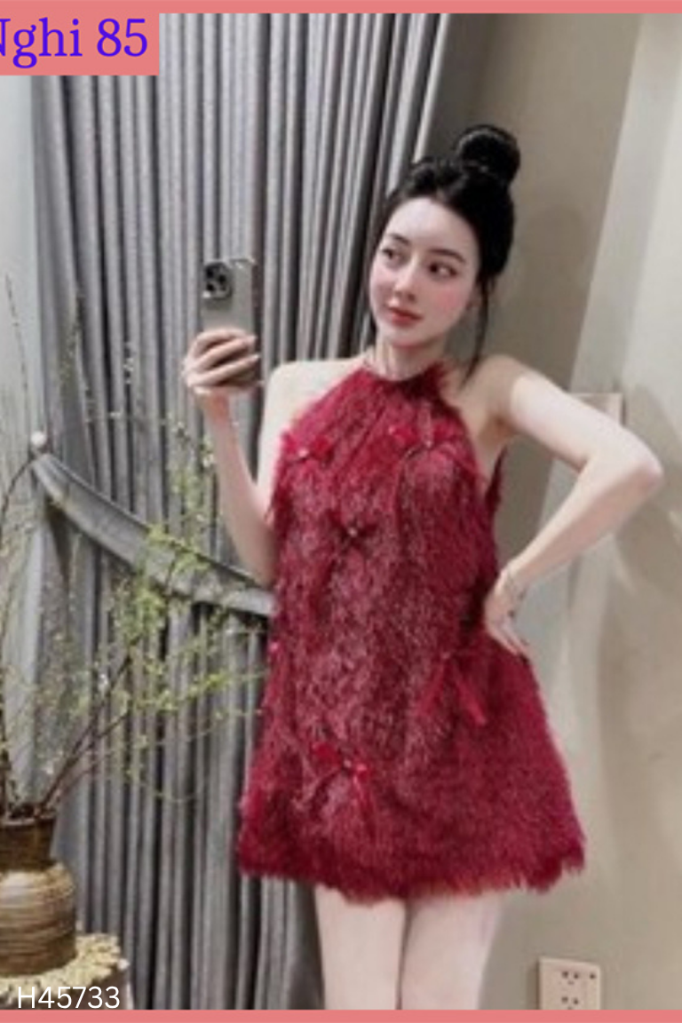 Váy đỏ lông đính hạt ngọc