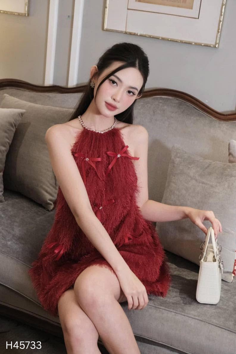 Váy đỏ lông đính hạt ngọc