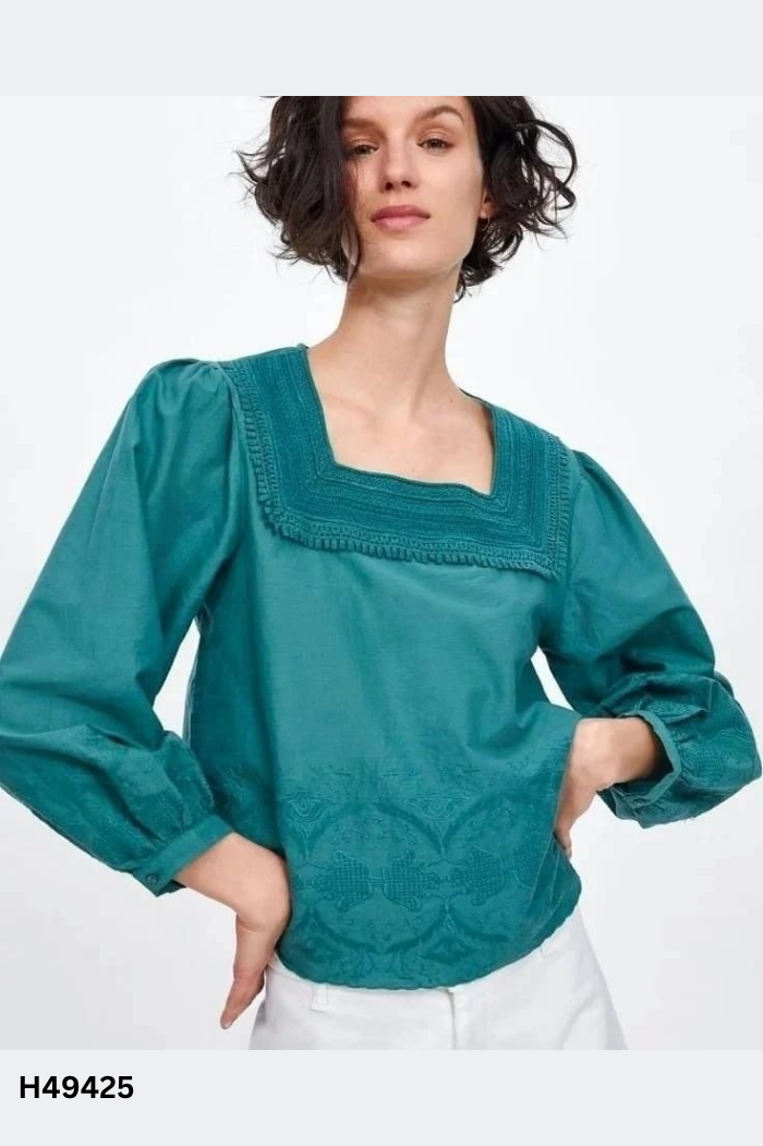 Áo xanh ZARA cổ vuông thêu họa tiết