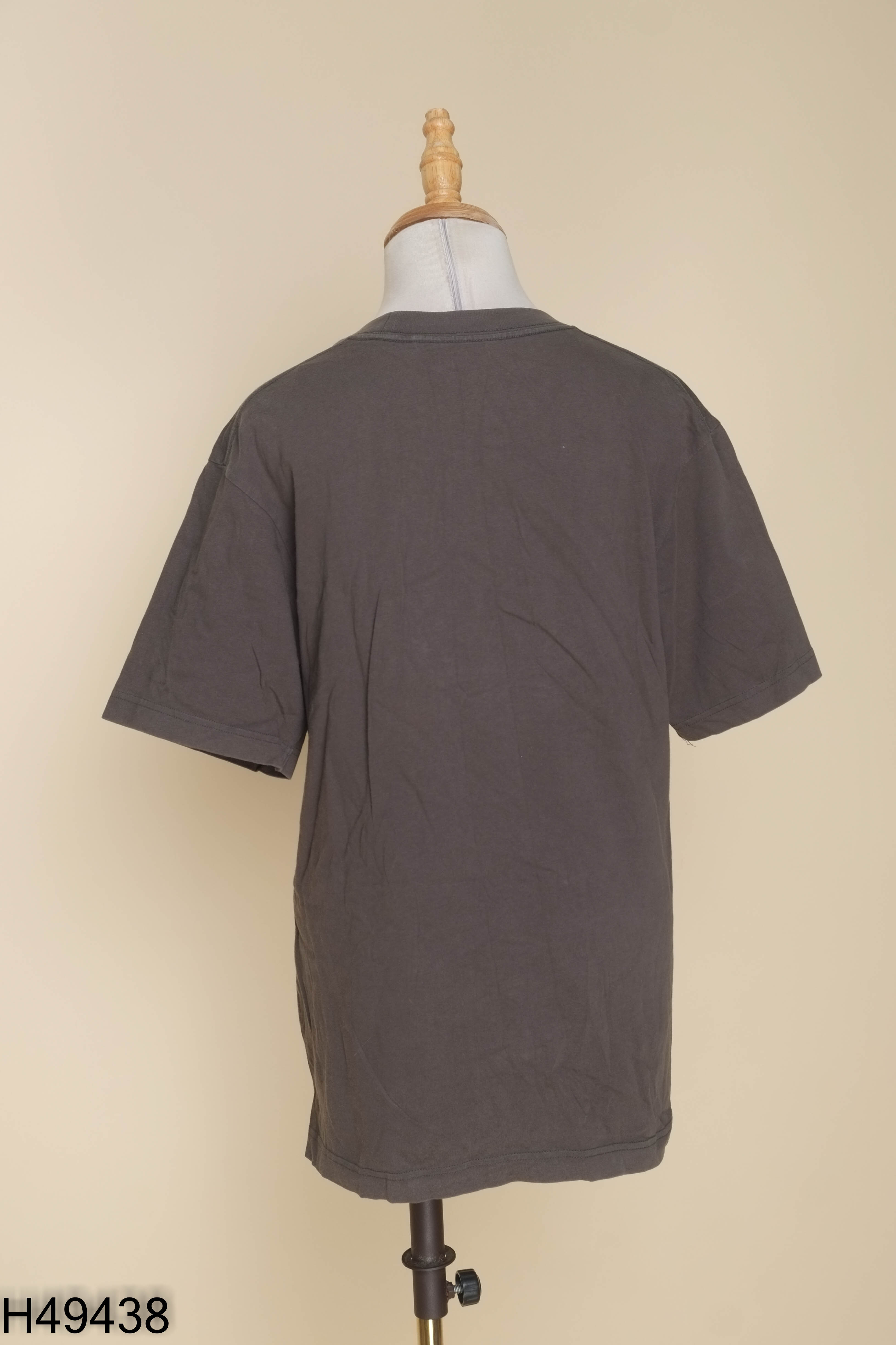 Áo thun xanh UNIQLO in hình