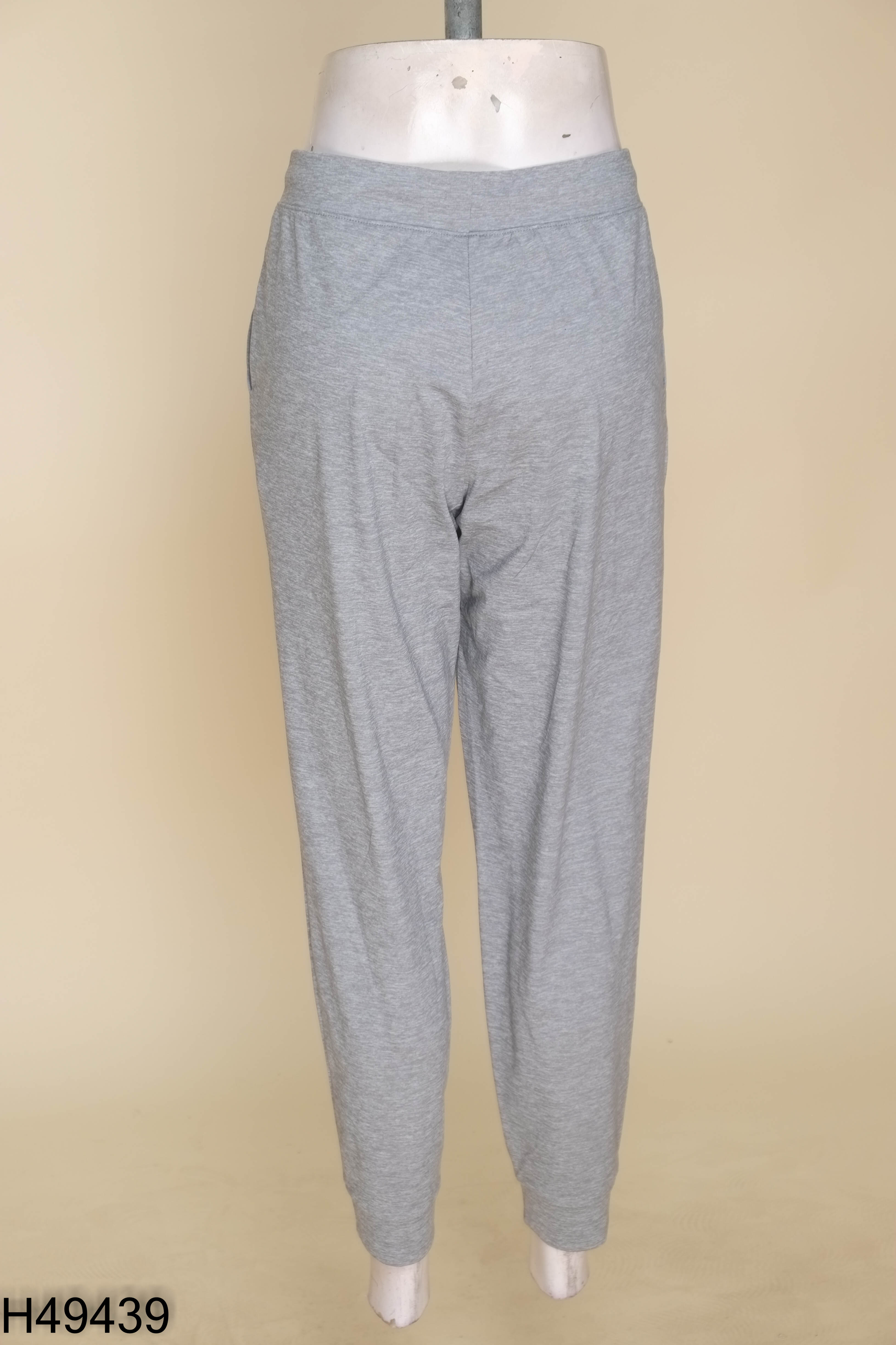 Quần vải xám UNIQLO trơn baggy